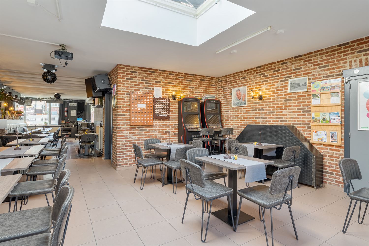 Instapklaar handelspand met woonst op toplocatie – horeca-inboedel inbegrepen! foto 15