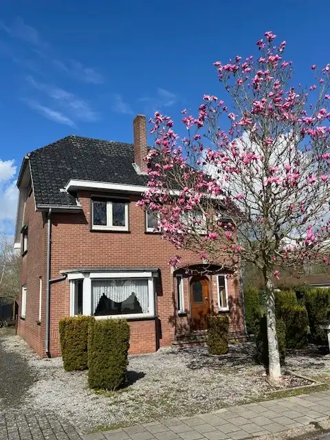 Hoofdfoto van de publicatie: Charmante vrijstaande woning met karakter op een toplocatie in Neeroeteren