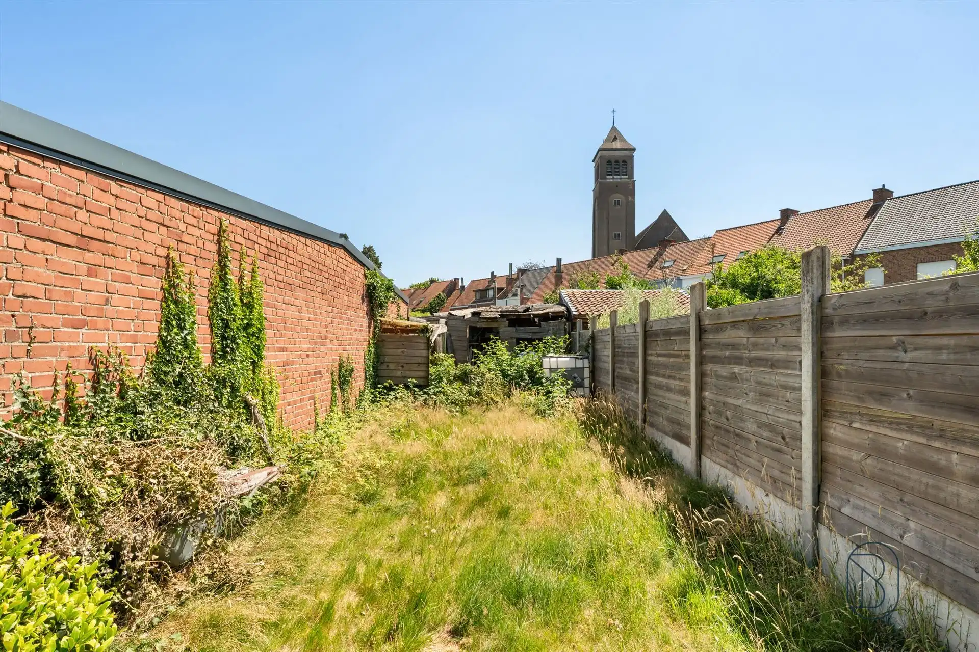 Instapklare gezinswoning met 4 slaapkamers en zonnige tuin! foto 2