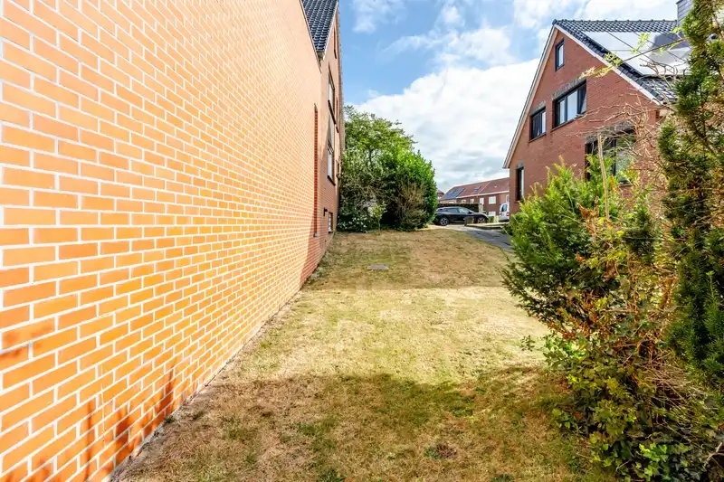 Roeselare. Ruime gezinswoning met 4-5 slaapkamers met extra ruimte voor praktijk / kantoor / hobby&nbsp; aan de stadsrand. foto 20