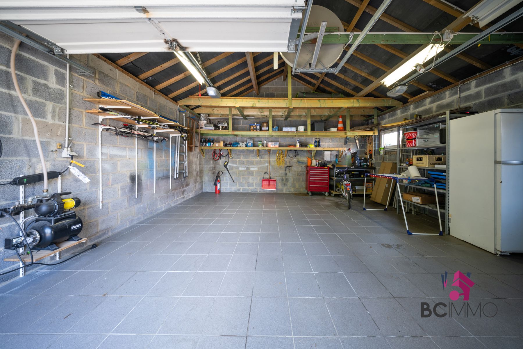 Instapklaar gelijkvloers appartement met tuin, dubbele garage en staanplaatsen te Genk foto 25