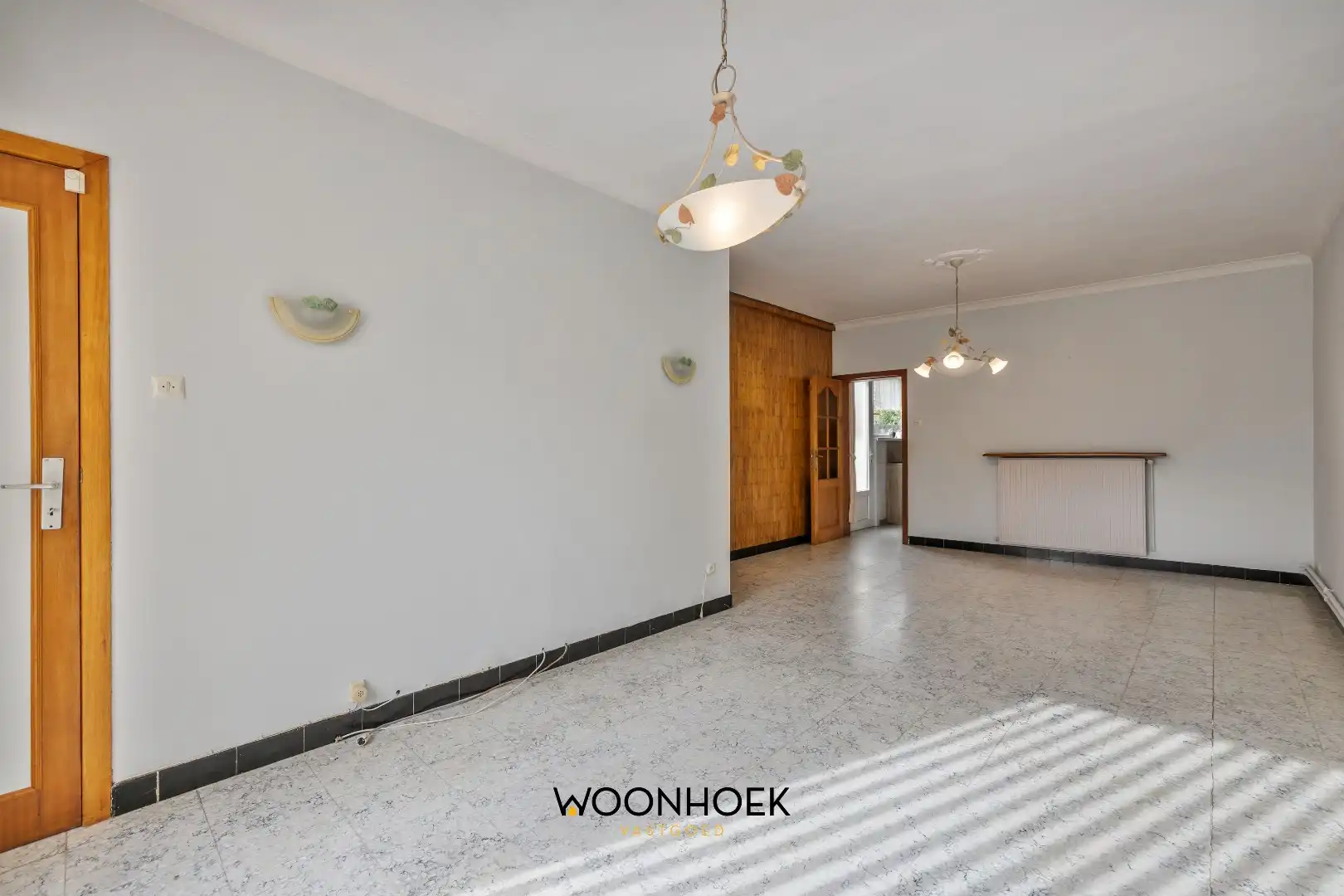 Halfopen bebouwing met 3 slaapkamers & zij-ingang.  foto 7