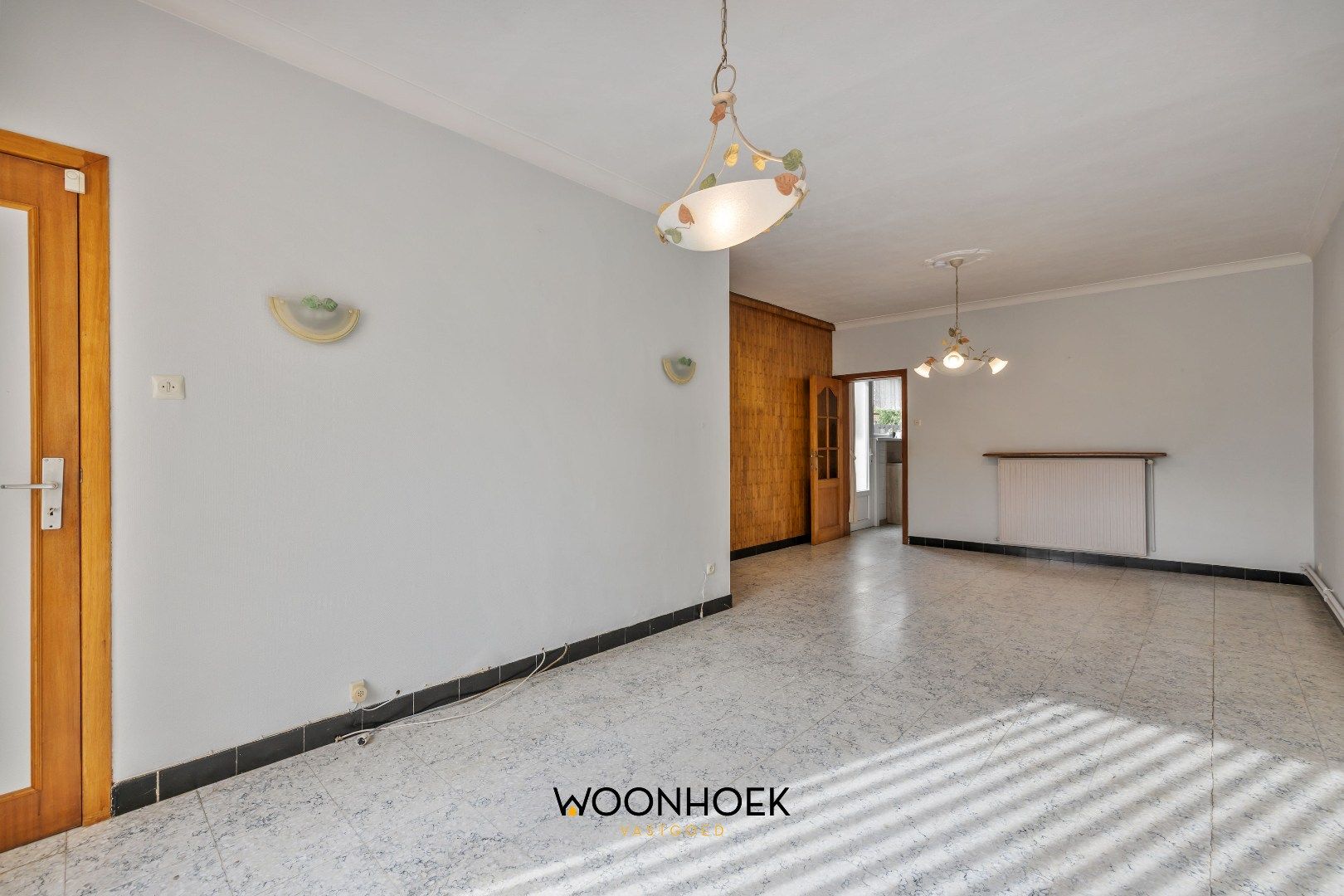 Halfopen bebouwing met 3 slaapkamers & zij-ingang.  foto 7