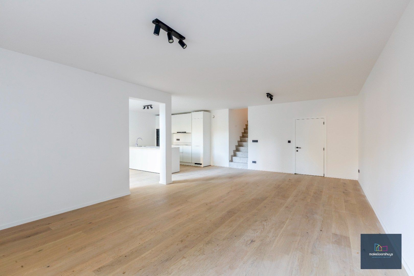 Prachtig  duplex appartement met 4 slpk, 3 badk, grote tuin en parkeergelegenheid foto 10