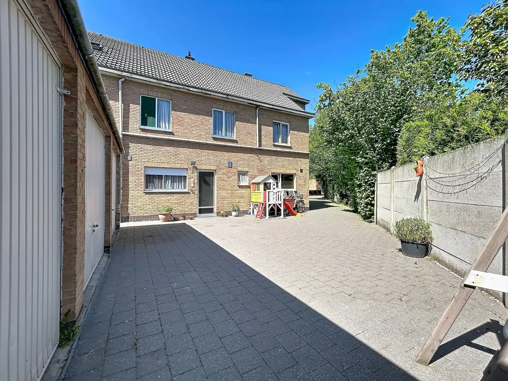 Half open bebouwing met 3 slaapkamers en garagebox op toplocatie!! foto 14