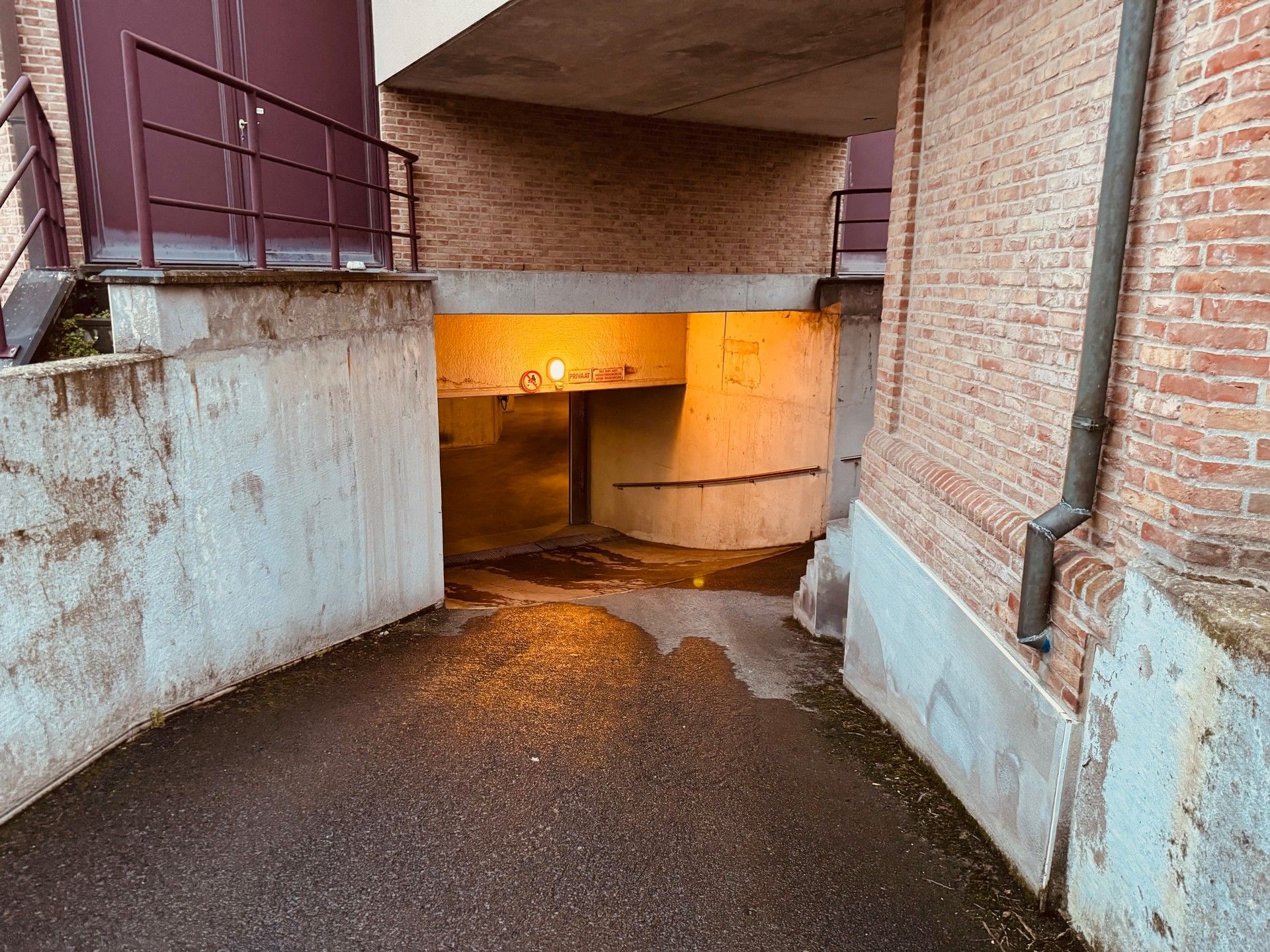 Verhuur garage onder het gemeentehuis van De Haan. foto 6