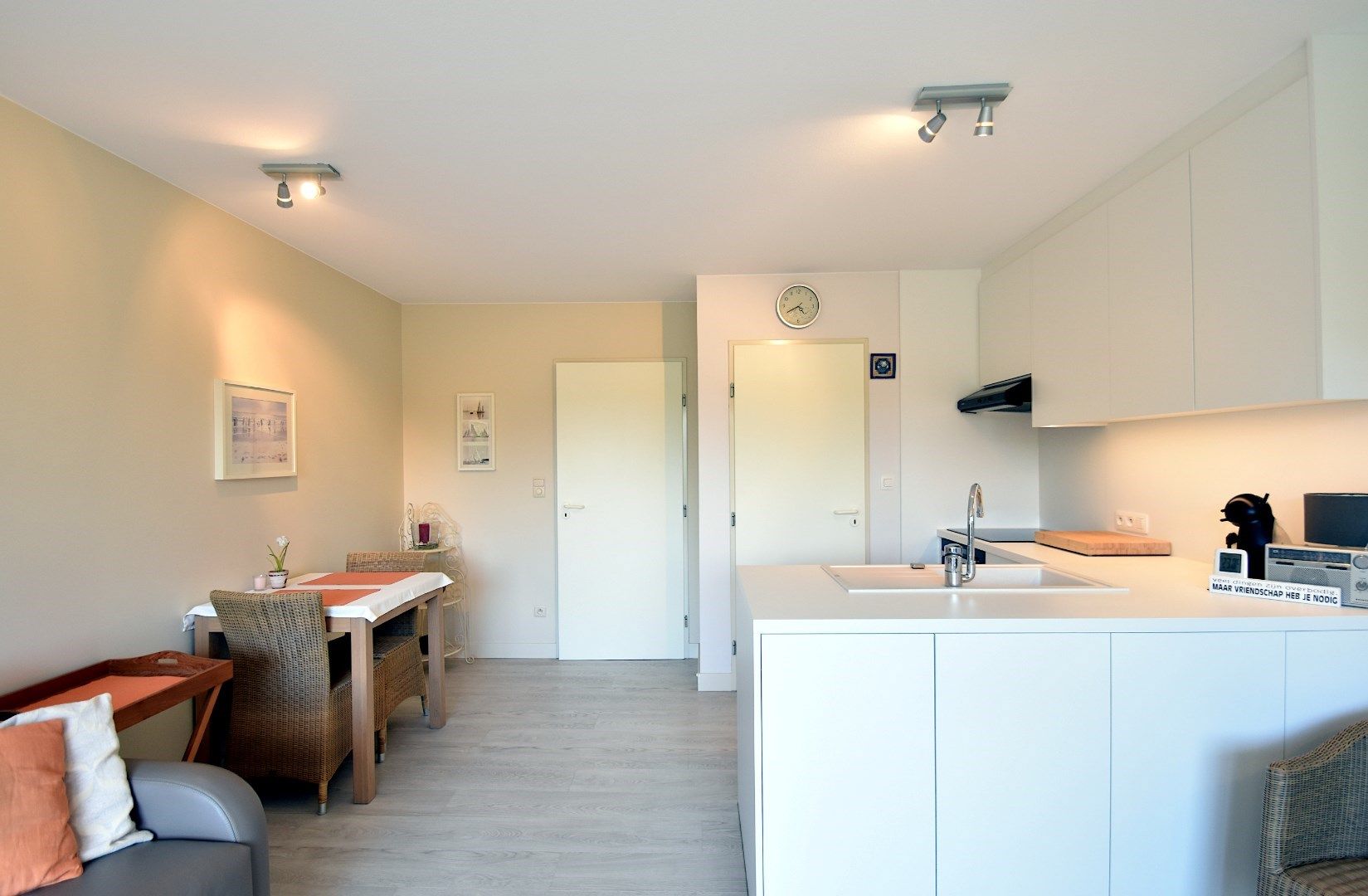 Recent gerenoveerde en modern ingerichte studio met zicht op het Duinenbos foto 10