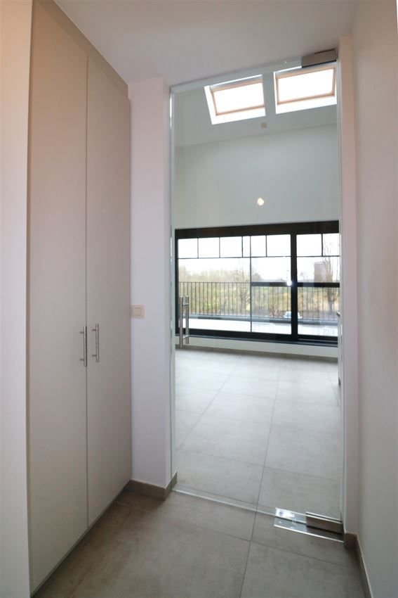 Unieke duplex met twee slpk, terras, autostaanplaats, label A foto 30
