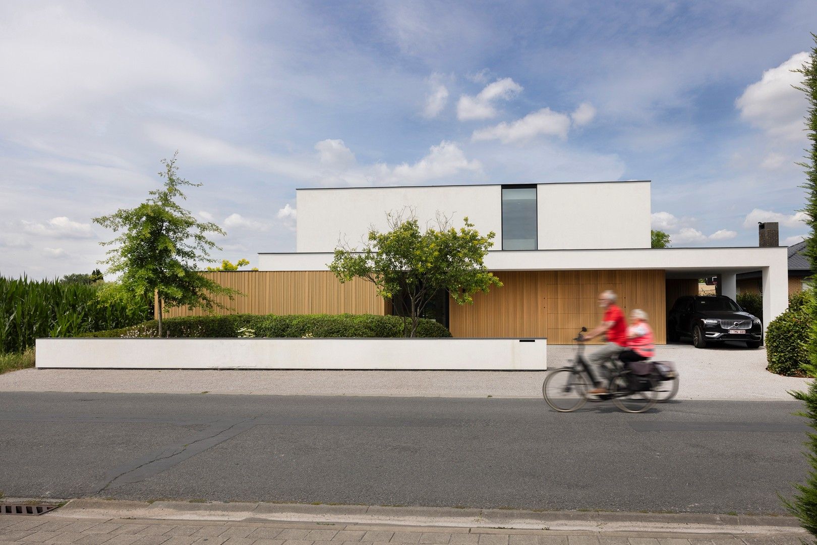 Ruime, stijlvolle villa met poolhouse en zwembad. foto {{pictureIndex}}
