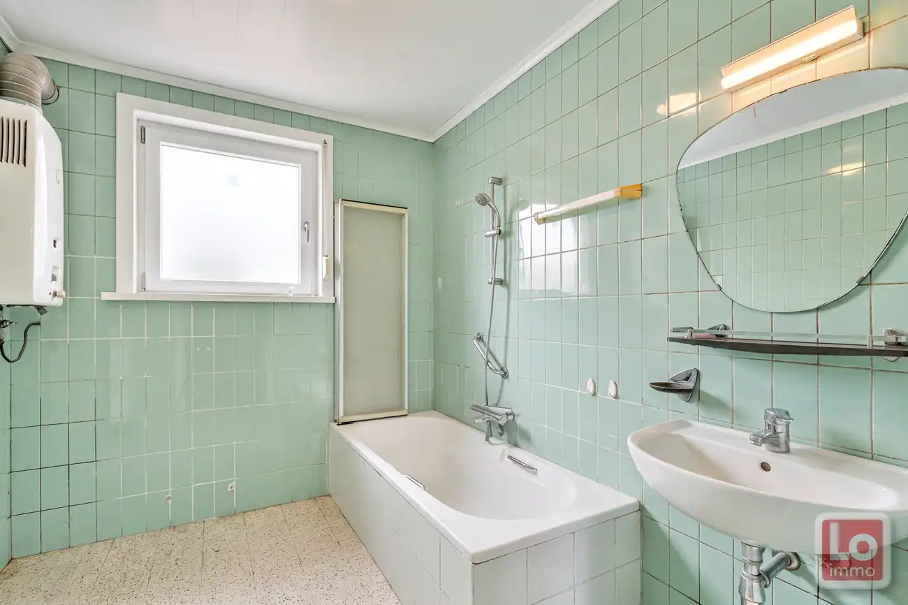 Charmante te renoveren woning met 3 slaapkamers in het rustige Desteldonk foto 10