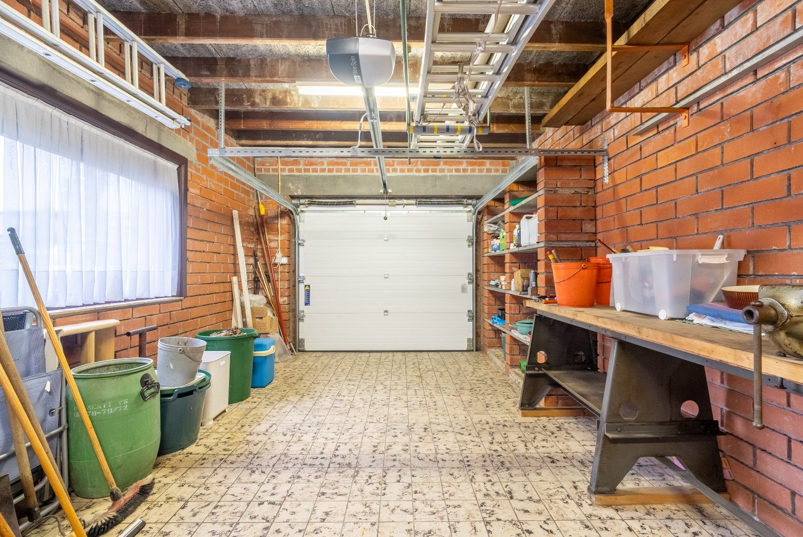 KARAKTERVOLLE HOEKWONING MET TUIN EN GARAGE foto 16