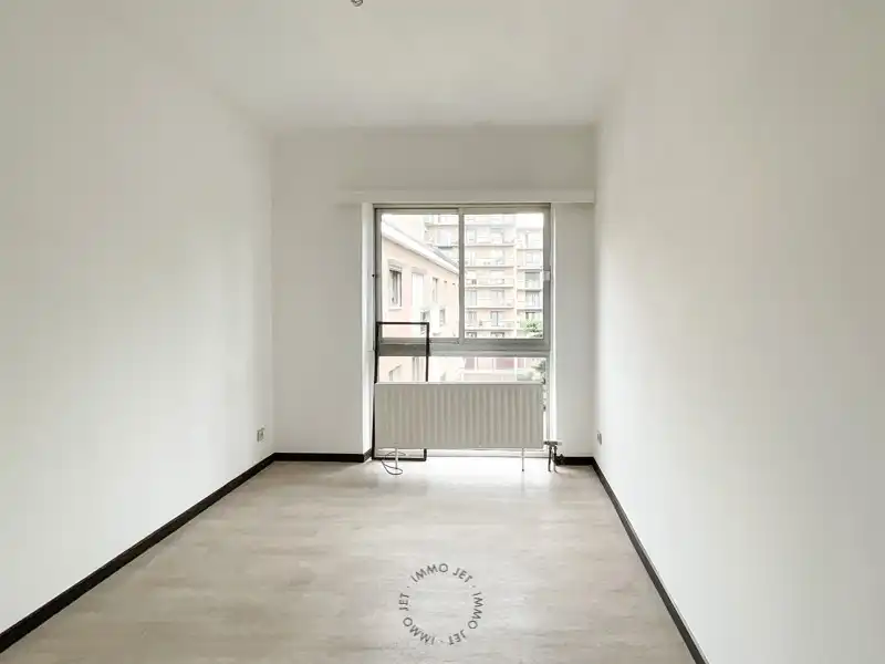 Instapklaar appartement met twee slaapkamers, terras en autostaanplaats in hartje Beveren foto 6