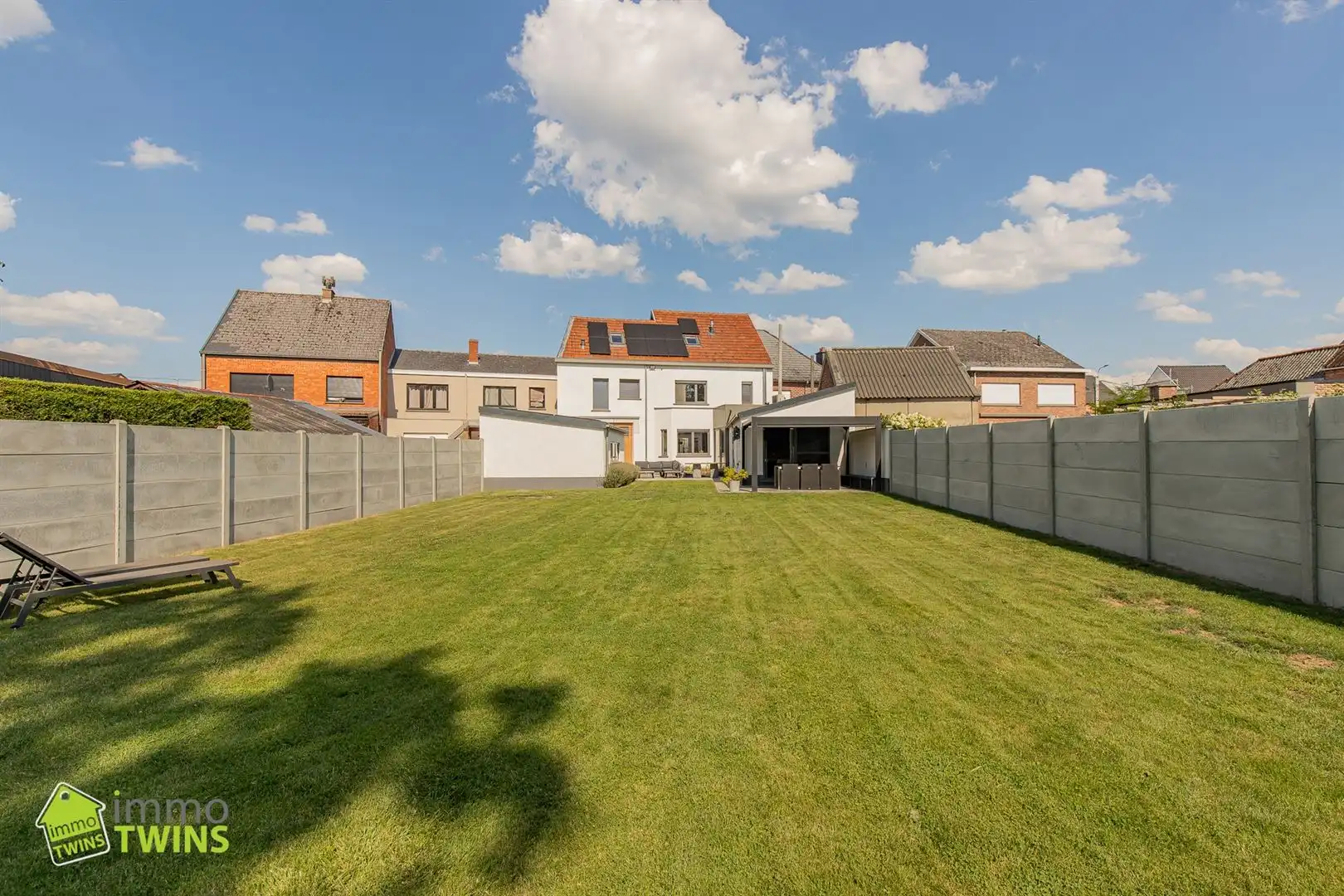 Ruime, energiezuinige gezinswoning met 275 m² bewoonbare oppervlakte, prachtige tuin en tal van extra's in Dendermonde (Oudegem) foto {{pictureIndex}}