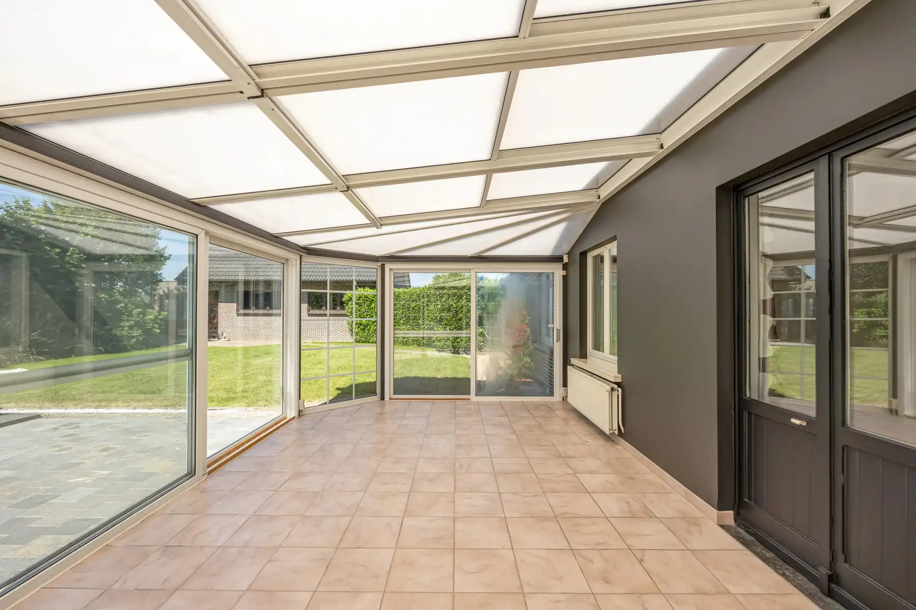 Gerenoveerde laagbouwwoning met grote opslagruimte op ca 1.374m² (opsplitsing tot 2 bouwgronden mogelijk). foto 11