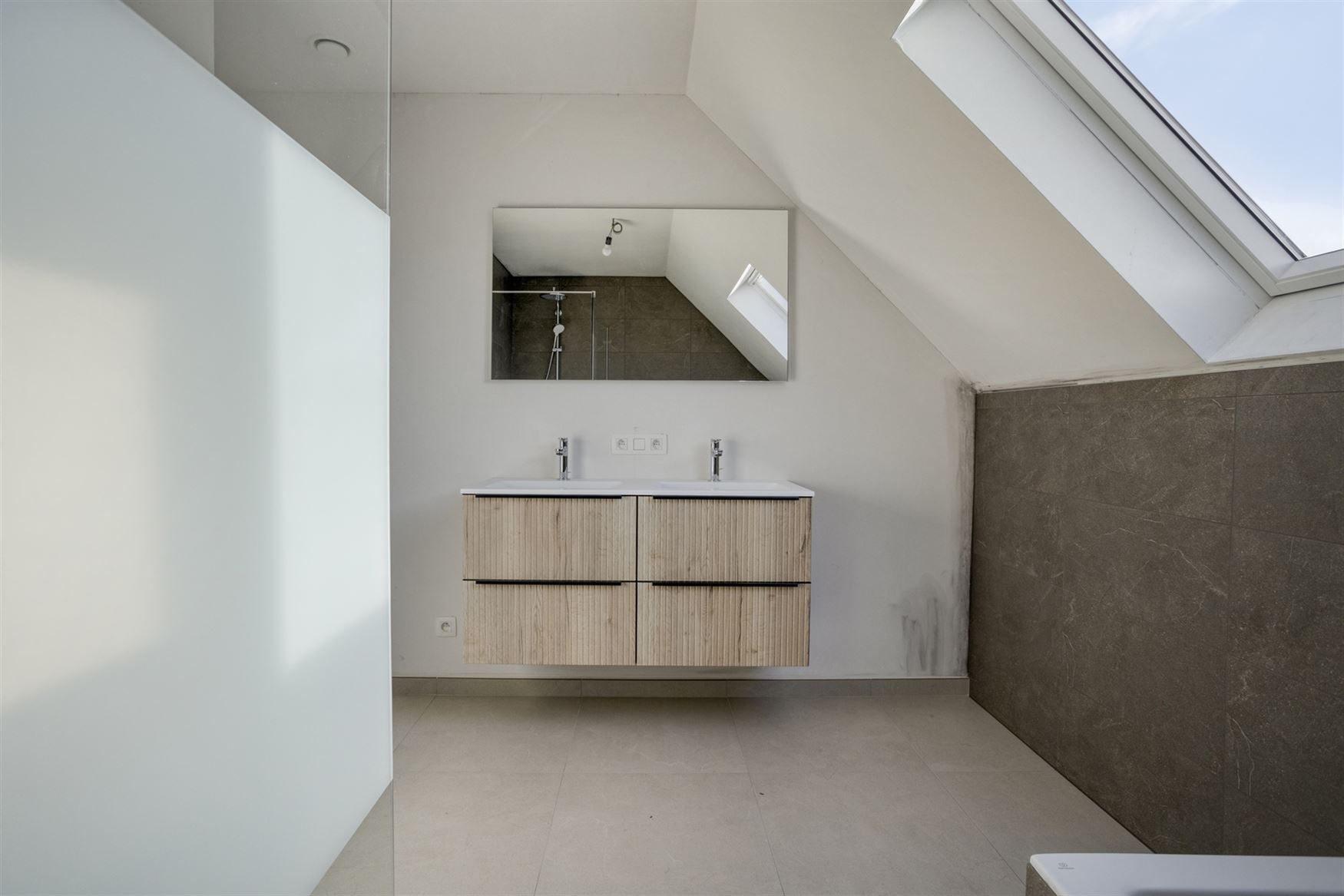 Ruime nieuwbouwwoning foto 13