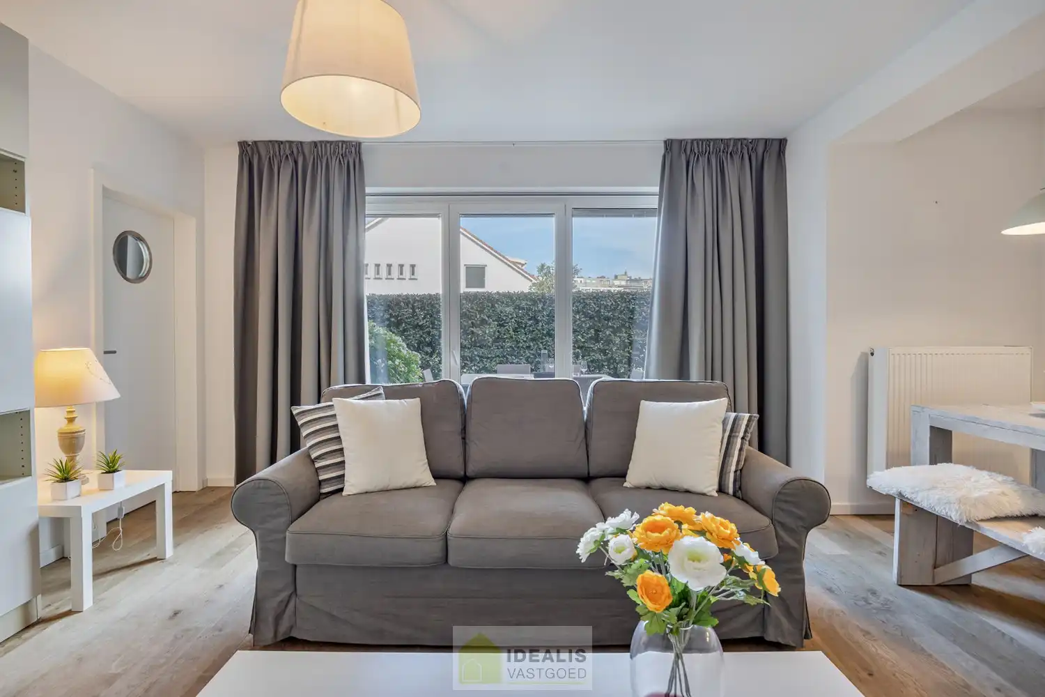 IDEALIS VASTGOED - HEERLIJK GELIJKVLOERS VAKANTIE-APPARTEMENT TE ZEEBRUGGE-BAD OP WANDELAFSTAND VAN HET STRAND EN DE DUINEN! EEN FIJNE PLEK BESTAANDE UIT EEN LICHTRIJKE LEEFRUIMTE MET OPEN KEUKEN EN BERGING, 1 RUIME SLAAPKAMER, 1 INPANDIGE KINDERKAMER, EEN EXTRA RUIM TERRAS EN EEN GOED TOEGANKELIJKE ONDERGRONDSE PARKEERPLAATS (AUTOLIFT) EN KELDERBERGING! foto 13