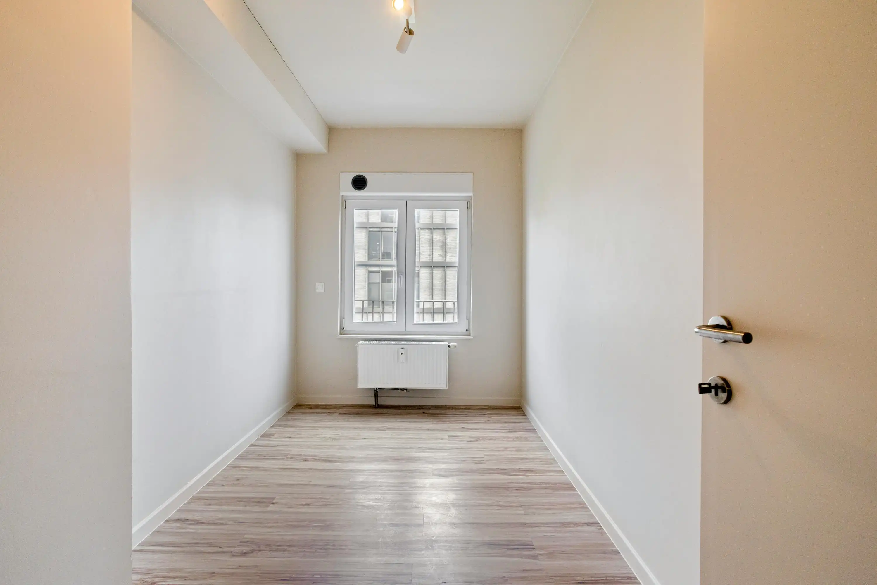 Instapklaar 2-slaapkamer appartement te koop in Avelgem foto 9