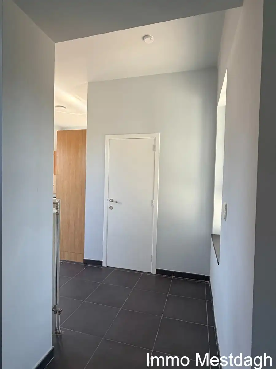 Prachtig gerenoveerd gelijkvloers appartement met terras en tuin in centrum Rummen foto 9