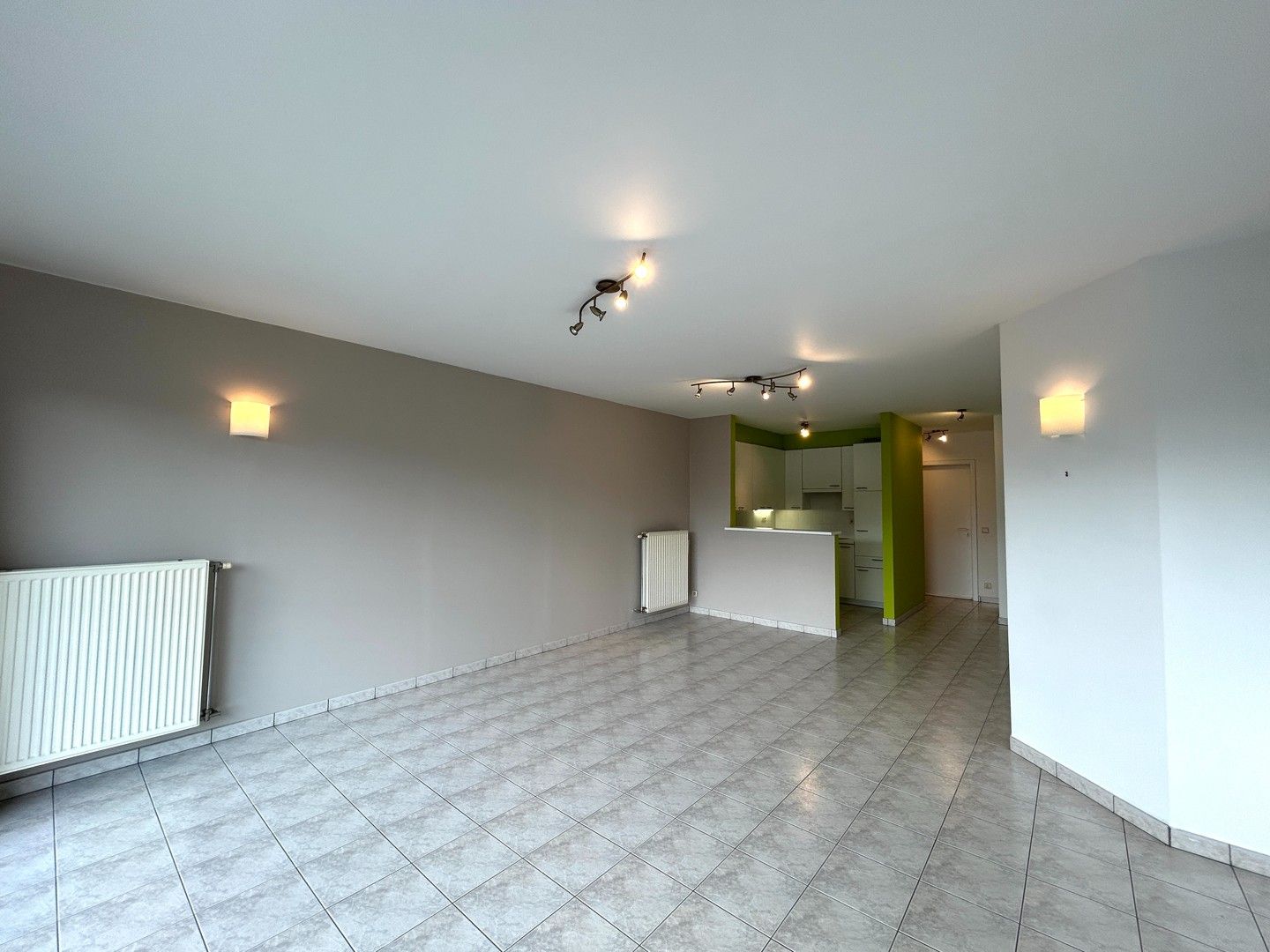 Instapklaar één-slaapkamer appartement te Roeselare! foto {{pictureIndex}}