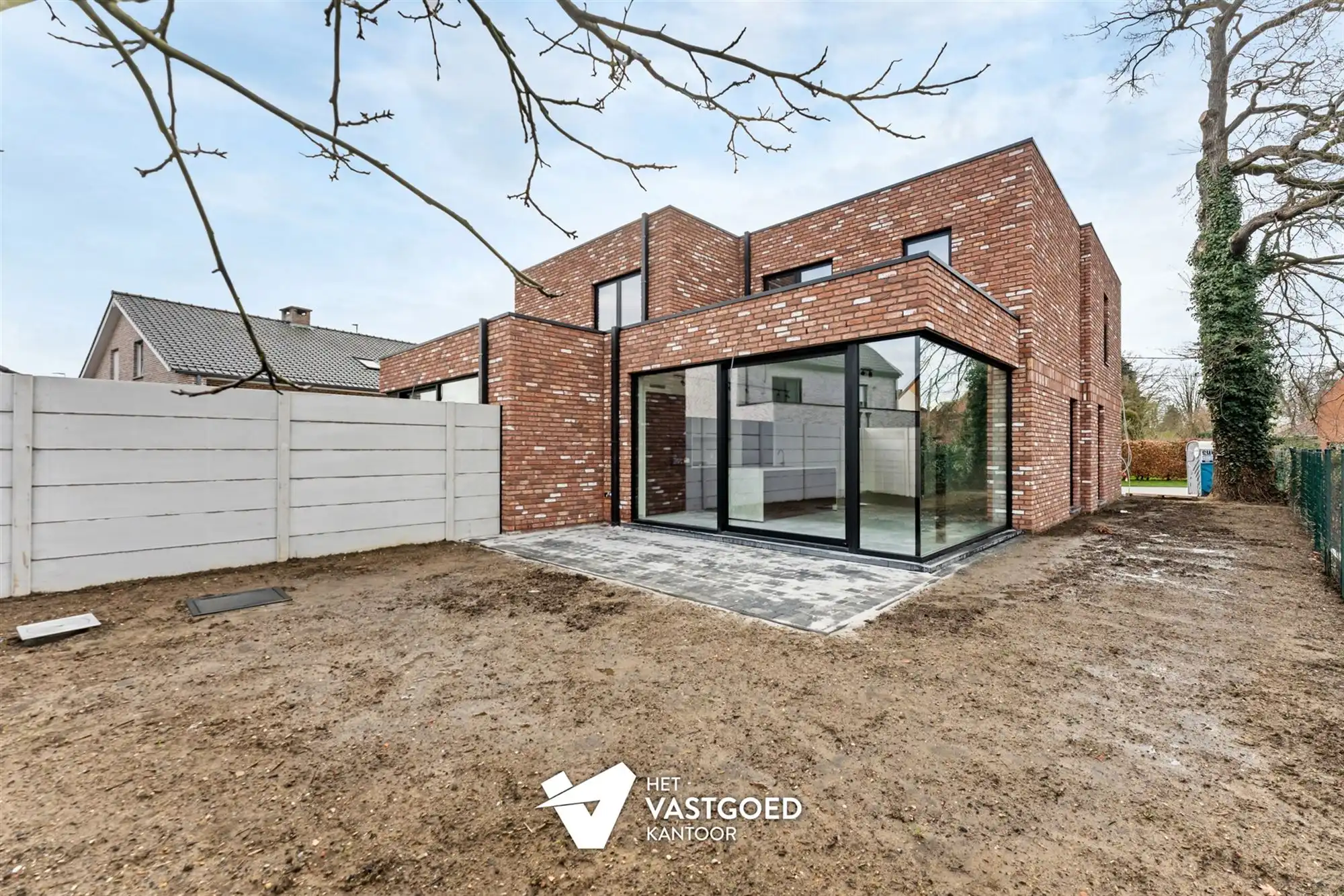 VOLLEDIG AFGEWERKTE NIEUWBOUWWONING OP CENTRALE LIGGING TE BERINGEN foto 2