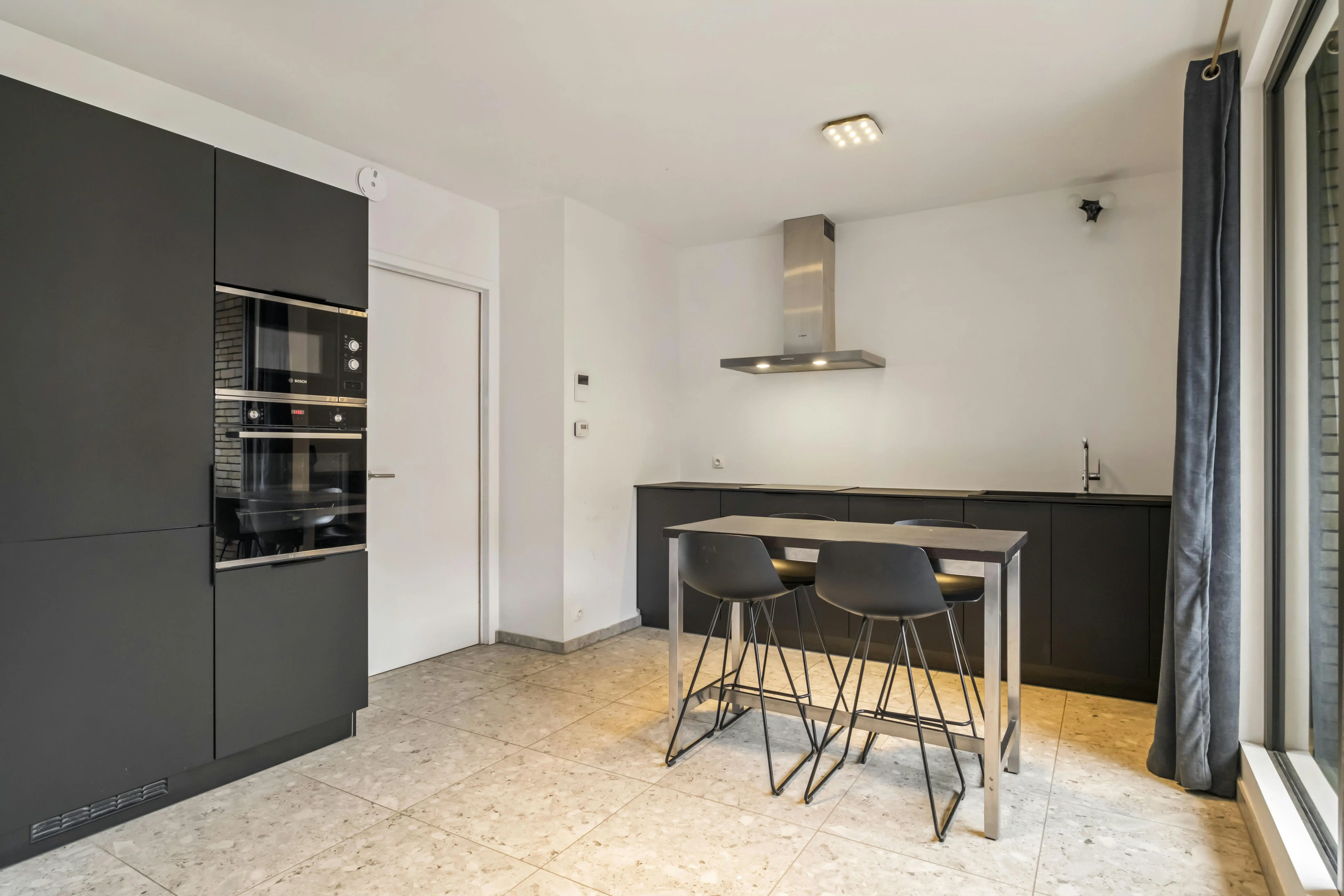  Instapklaar appartement te koop in het centrum van Kortrijk foto 4