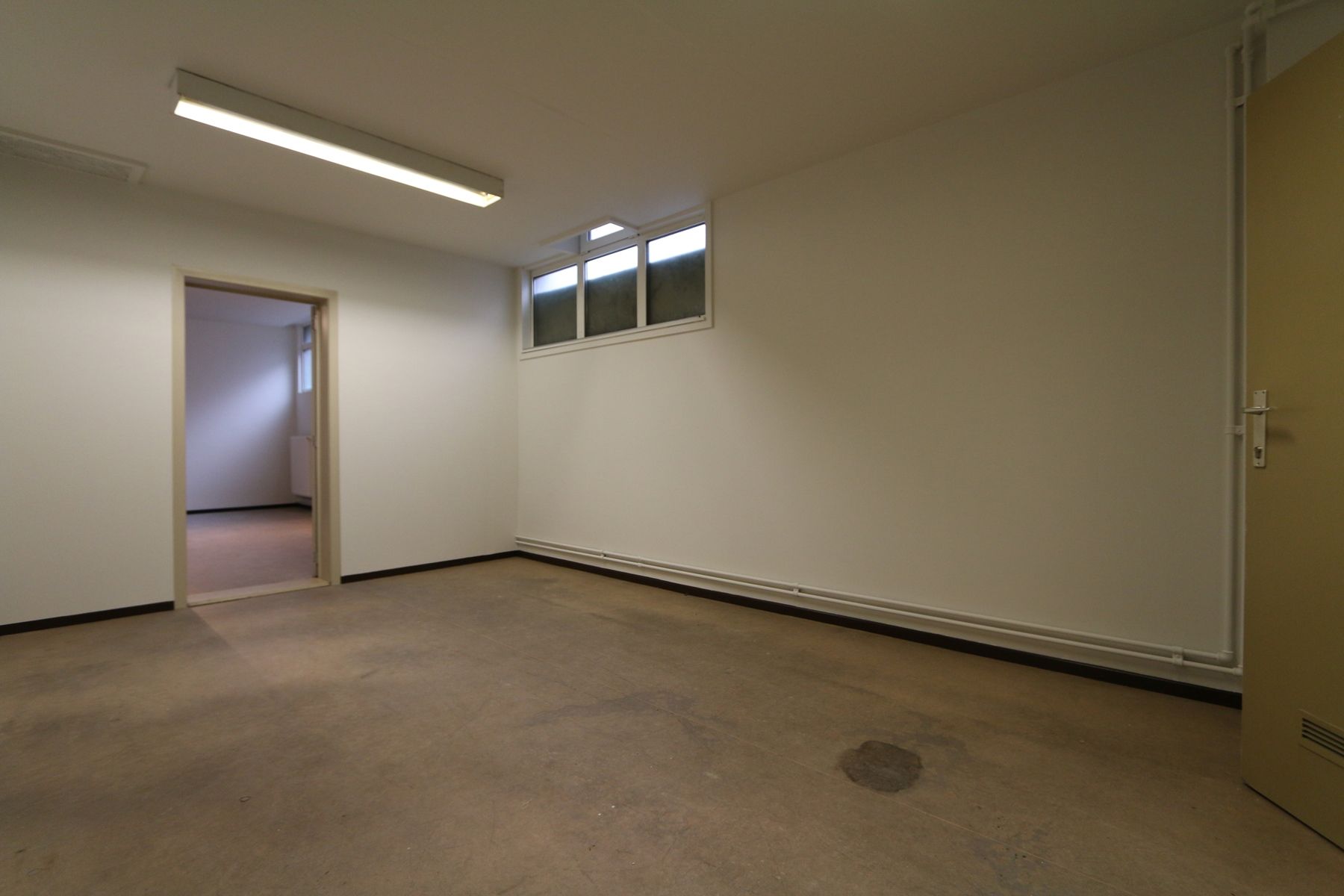 Handel 220 m² + kelder + drukke ligging + optie parking foto 19