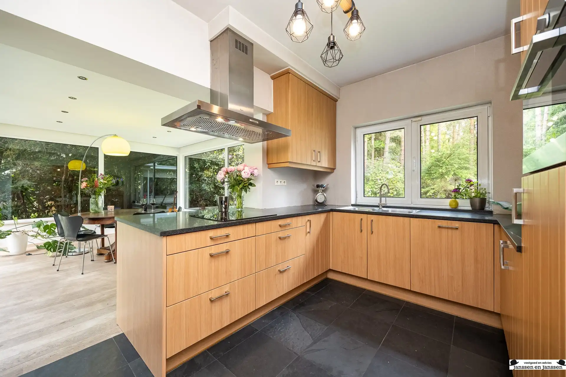 Exclusieve villa op royaal perceel van 3.000 m² grenzend aan uniek natuurdomein foto 13