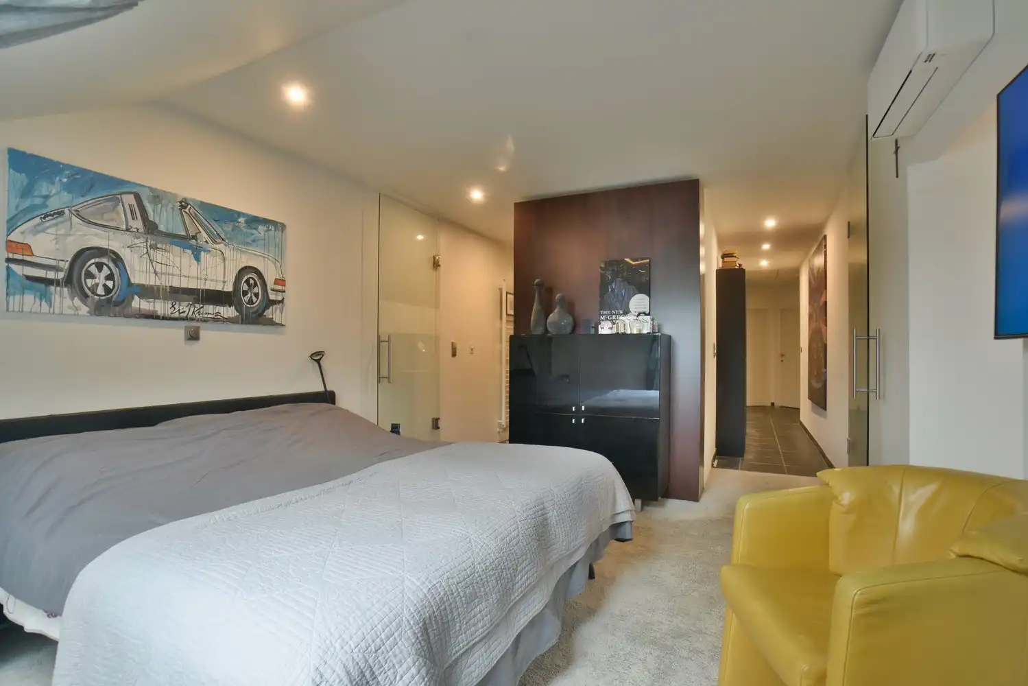 Modern, instapklaar appartement (194 m²) met 3 slaapkamers, 2 badkamers, een dubbele garage en riante kelder foto 9