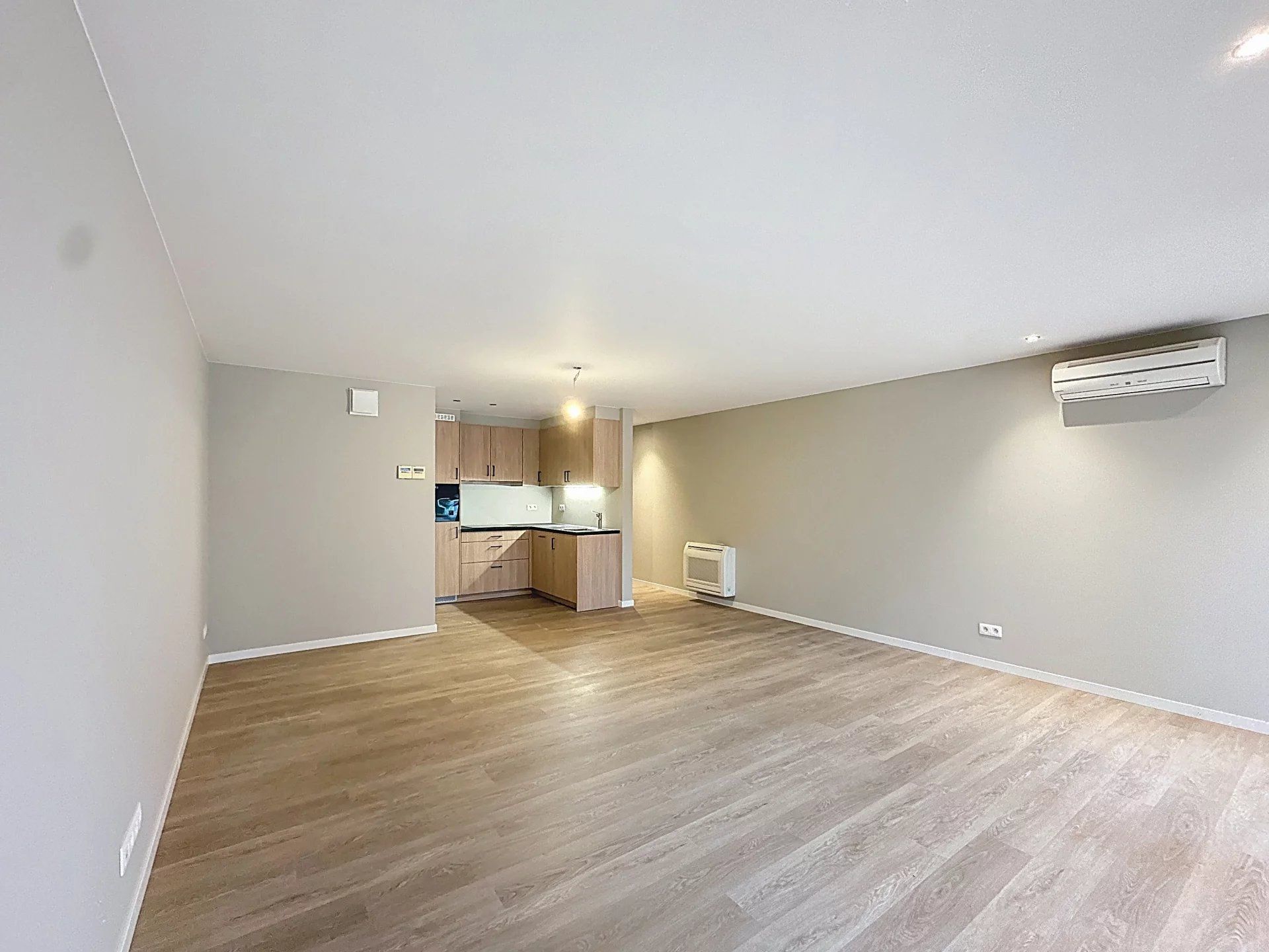 Gelijkvloers appartement met 2 slaapkamers en terras in het centrum van Balen. foto 5