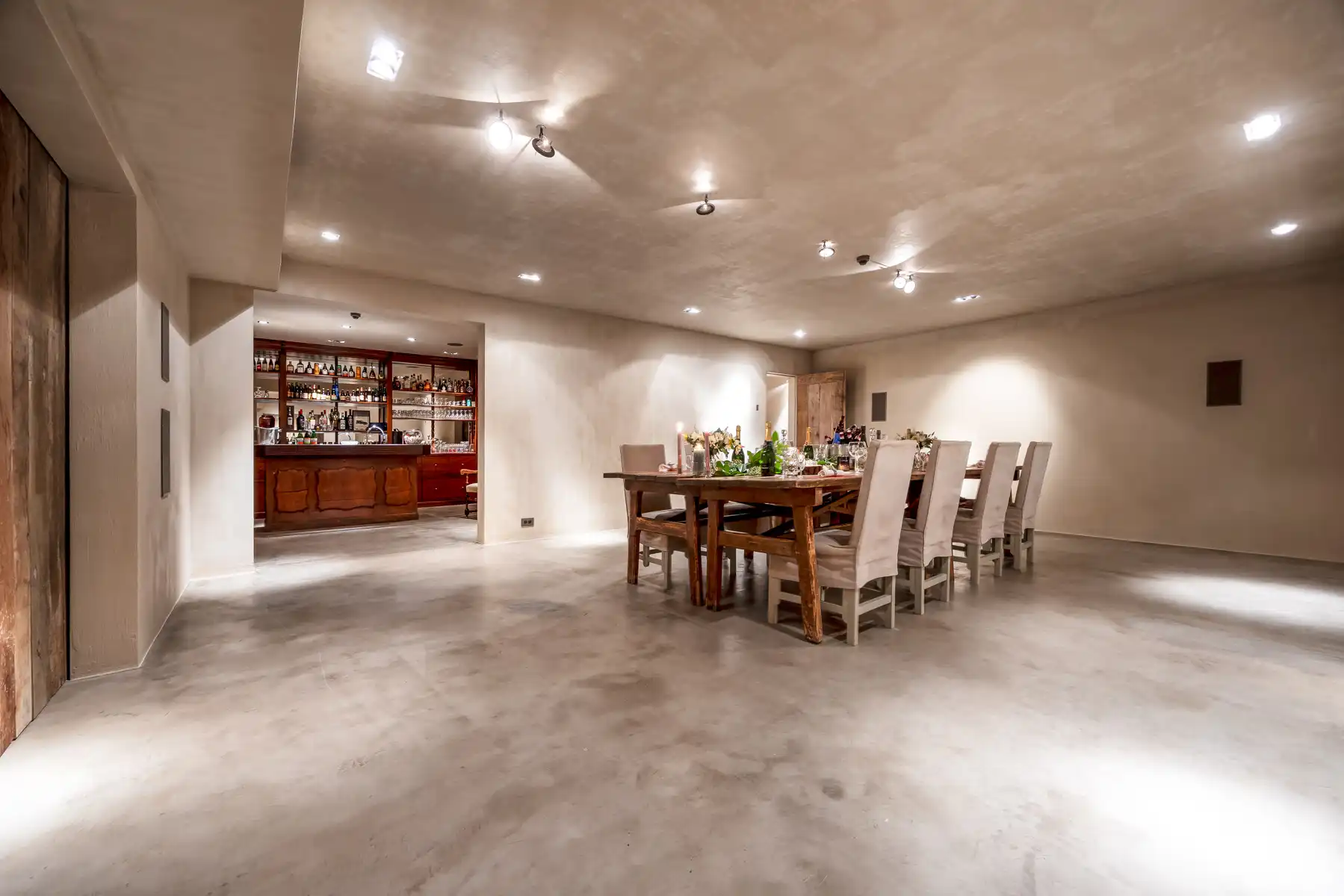 Schitterend domein van 7,7 ha met prachtige villa, zwembad, guesthouse, ruime schuur en uitgebreide paardenfaciliteiten. foto 26