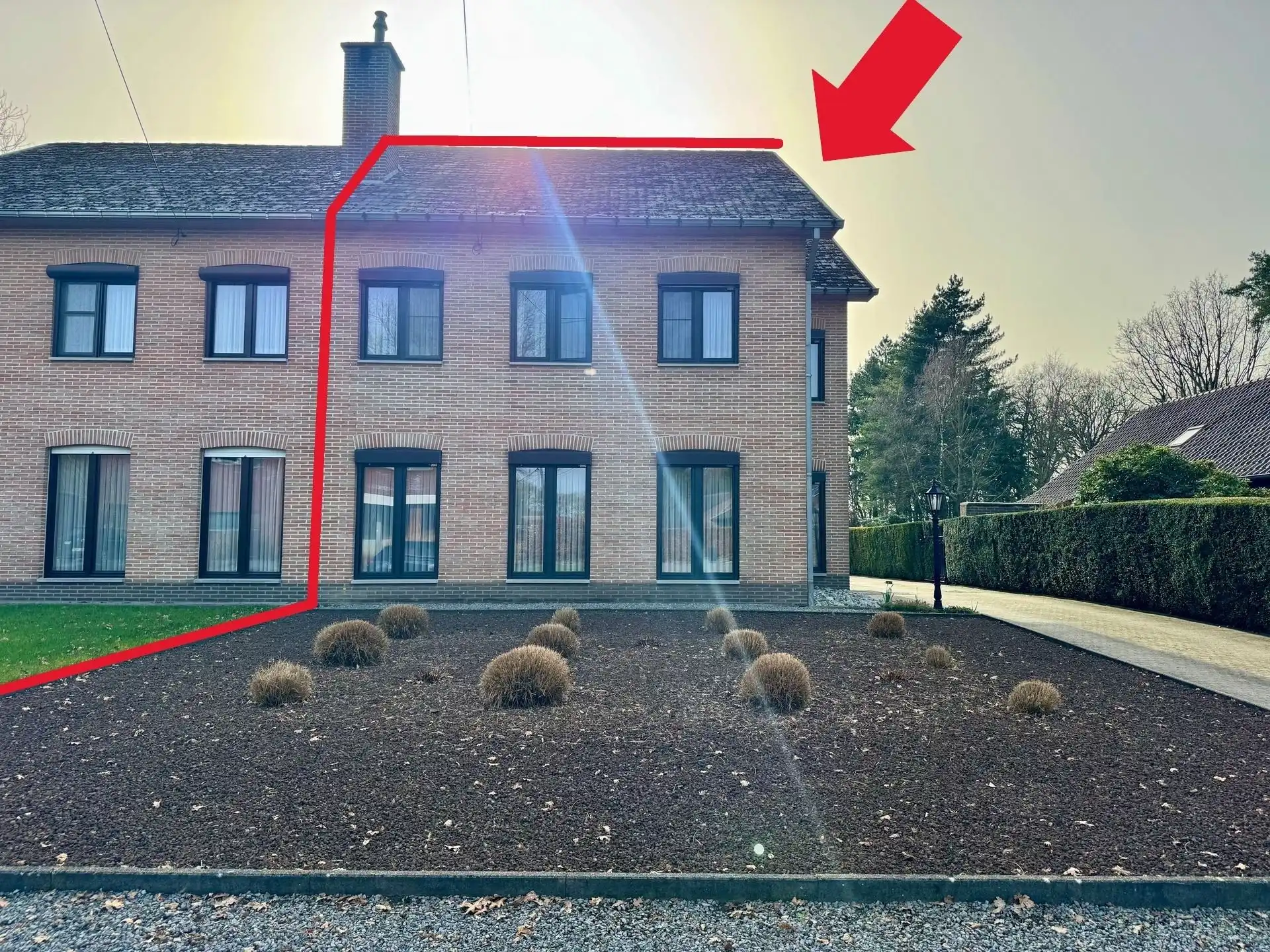 Halfopen bebouwing in rustige straat te As foto 2