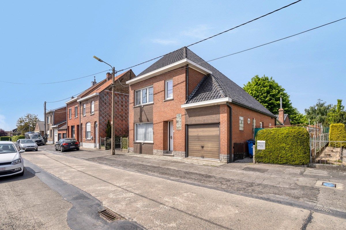 Te renoveren woning met naastliggend bouwperceel! foto 2
