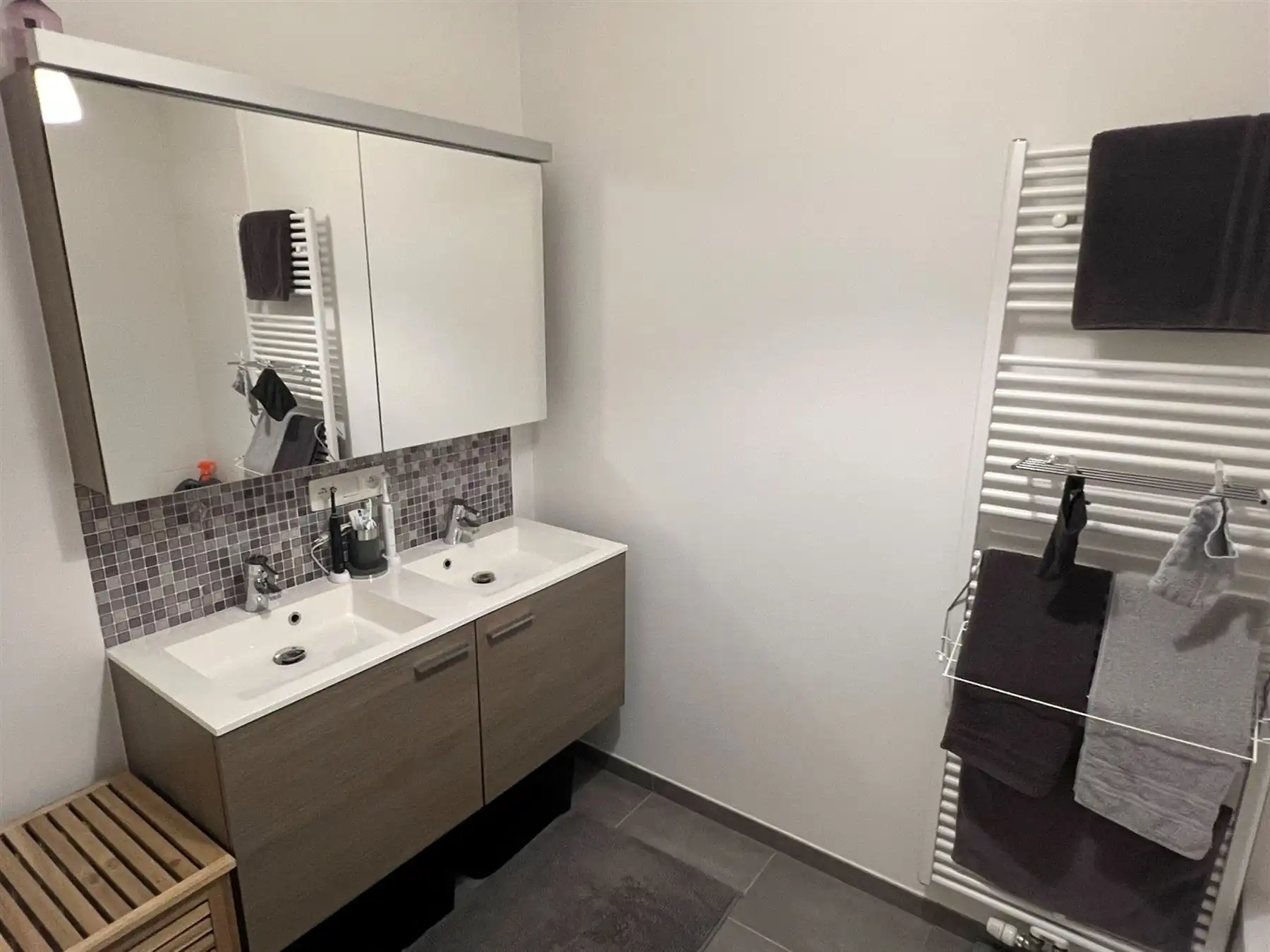 Comfortabel wonen met zicht op groen : 2 slaapkamers, terras en garage inbegrepen foto 4