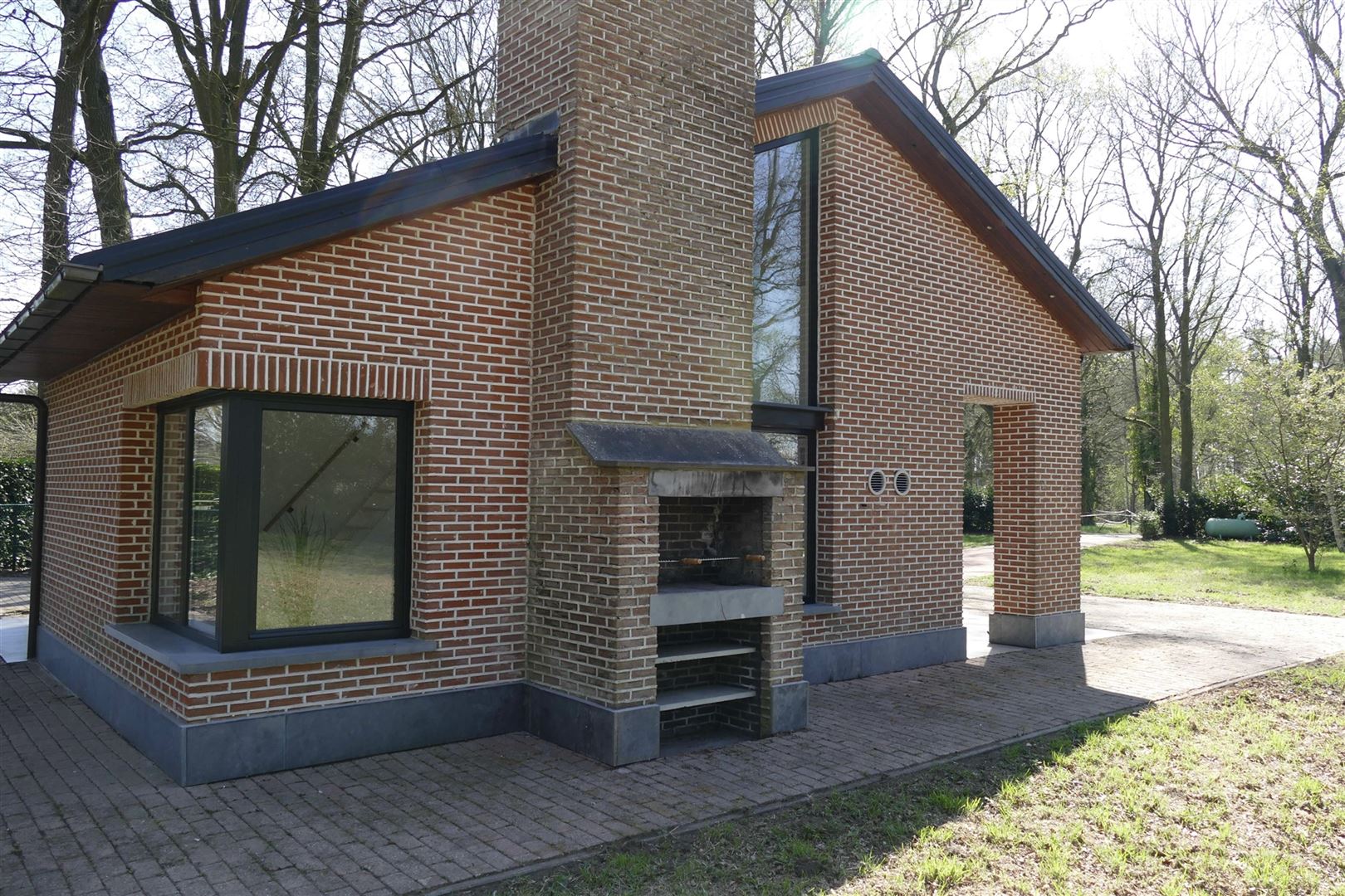 Grondig opgefriste vakantiewoning met grote tuin foto 16