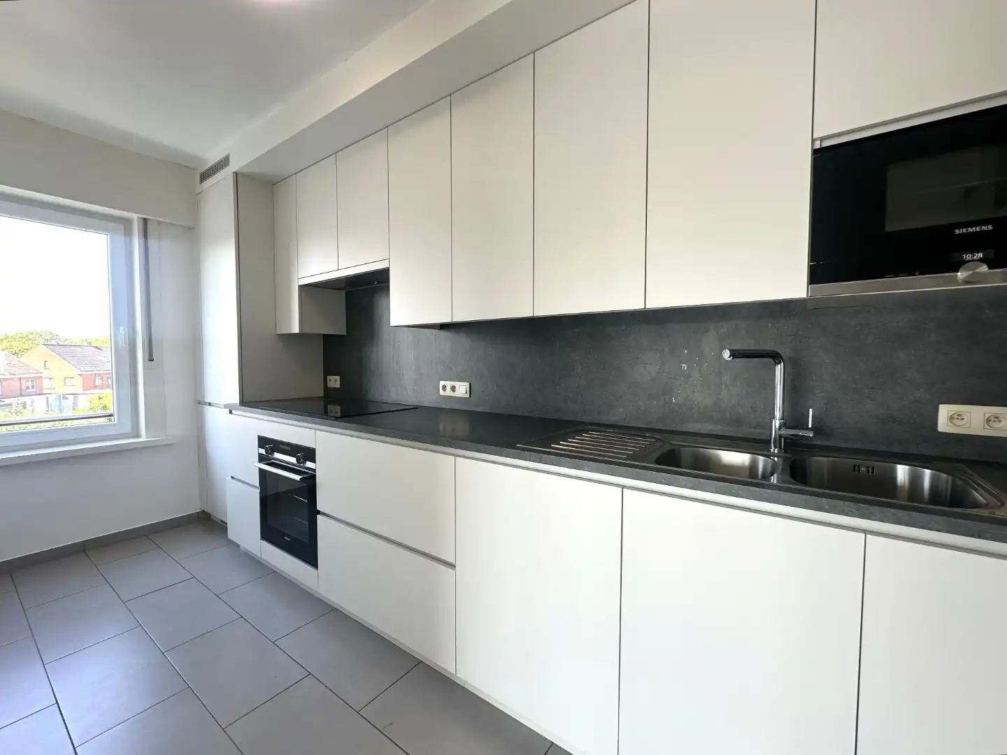 Lichtrijk appartement met drie slaapkamers foto 9