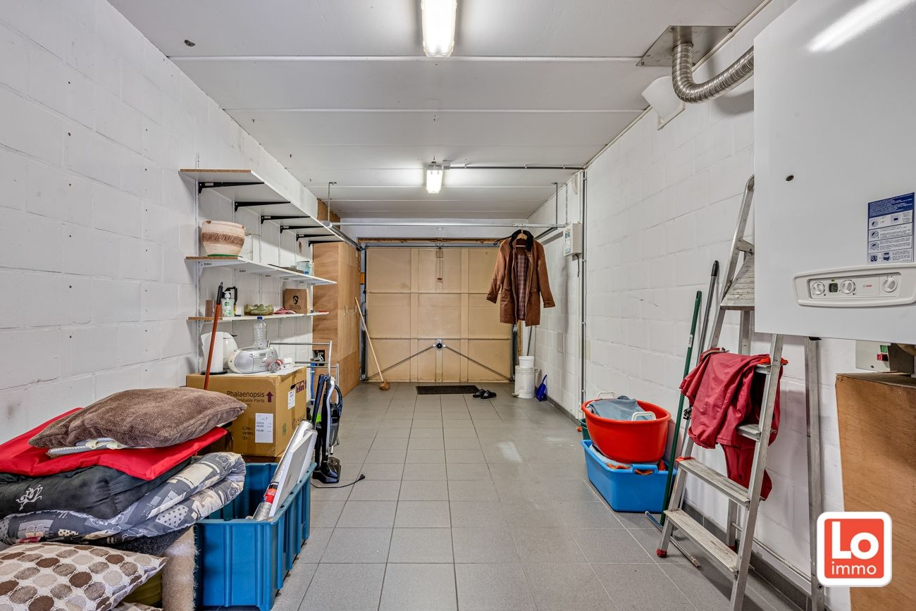 Instapklare en energiezuinige halfopen woning met inpandige garage op een rustige ligging en toch op wandelafstand van het centrum van Lochristi en de groene wandelregio rond de Rozelaredreef/Kasteeldreef! foto 15