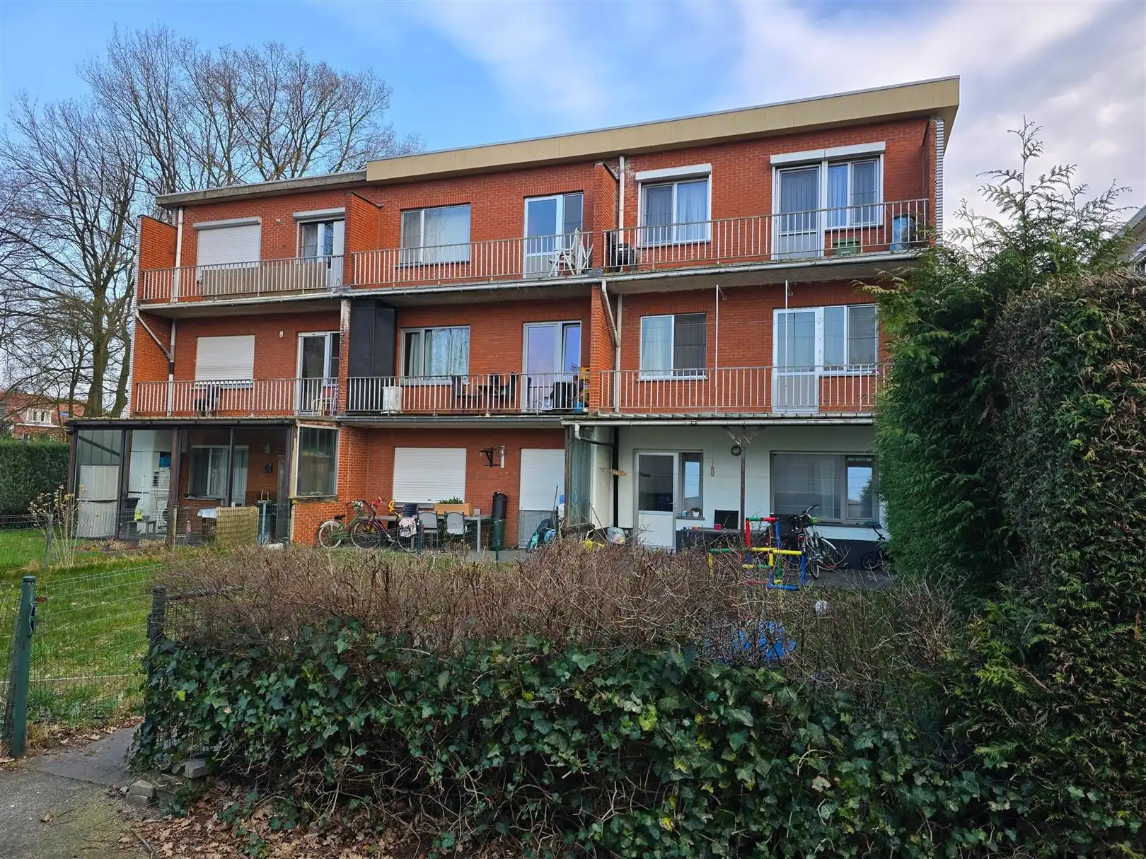Appartement op de 1ste verdieping met terras en garagebox. foto 6