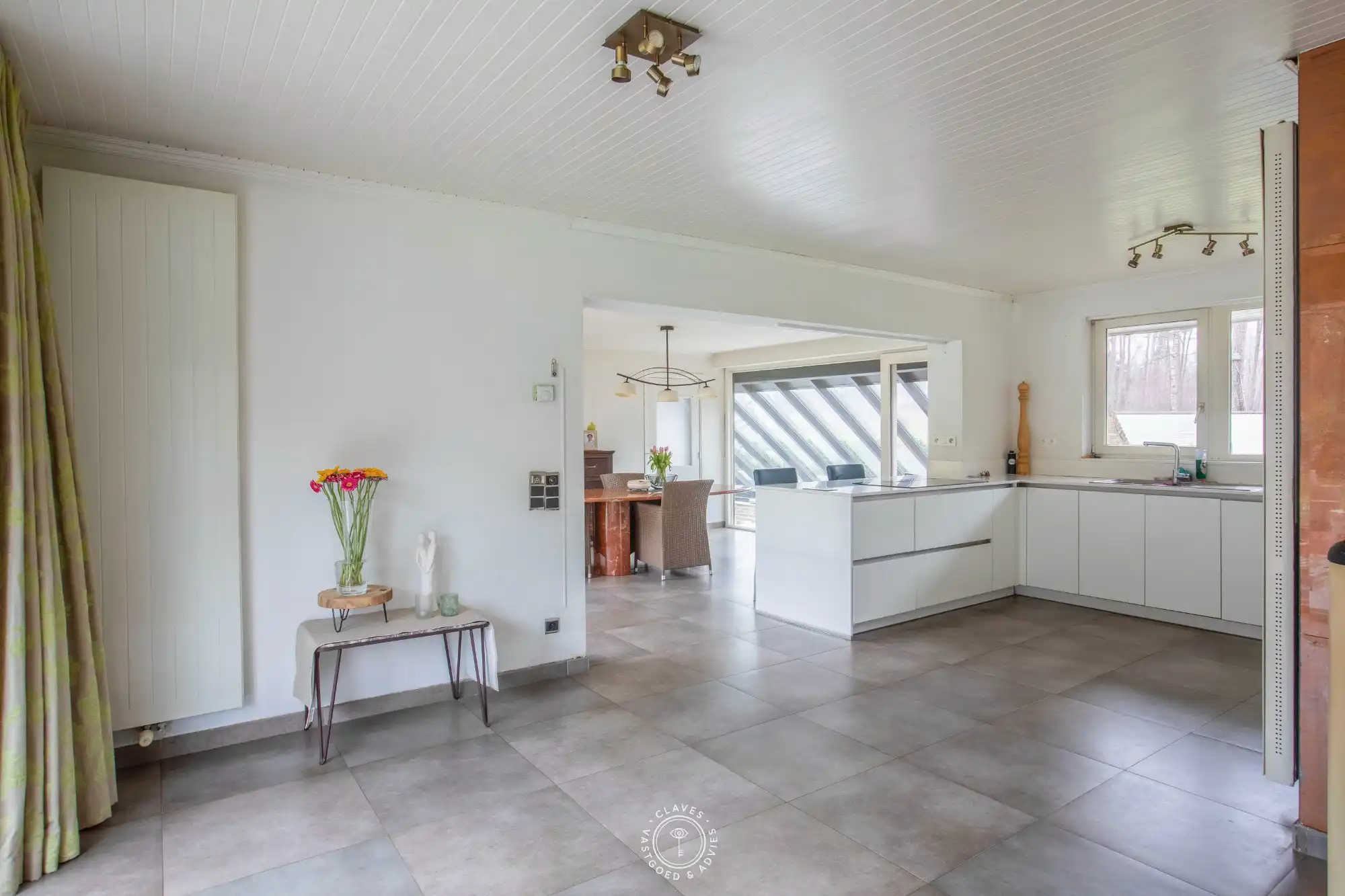 Charmante woning op uitzonderlijk groot perceel foto 4