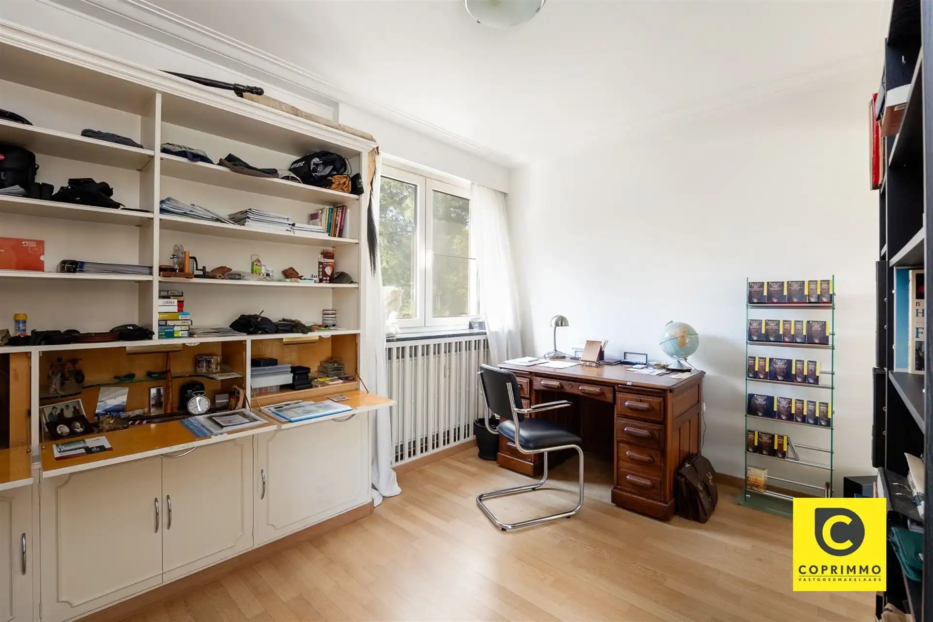 Riant 4 slaapkamer app + garage foto 8