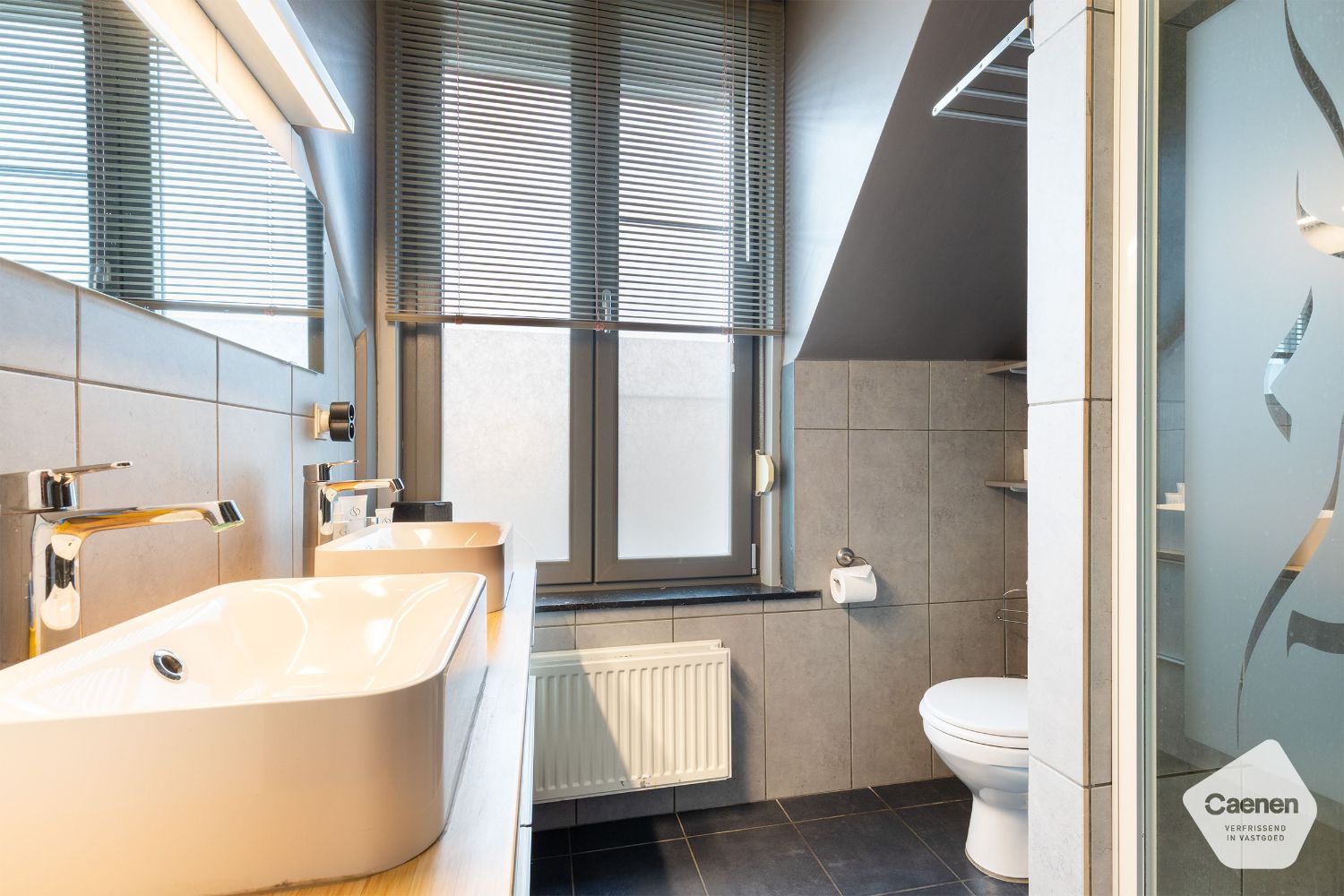 LEUKE HEDENDAAGSE WONING met 3 slaapkamers en een LOODS met oprit foto 15