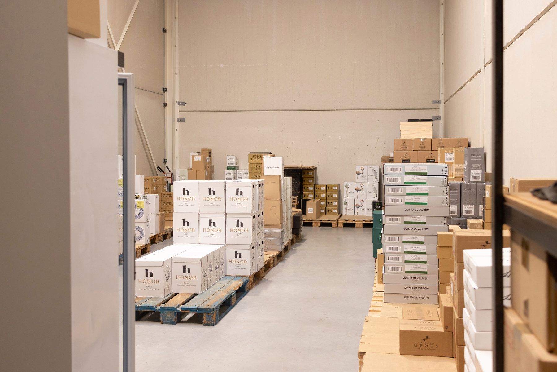 Perfect afgewerkt industriepand met kantoor en loods foto 31