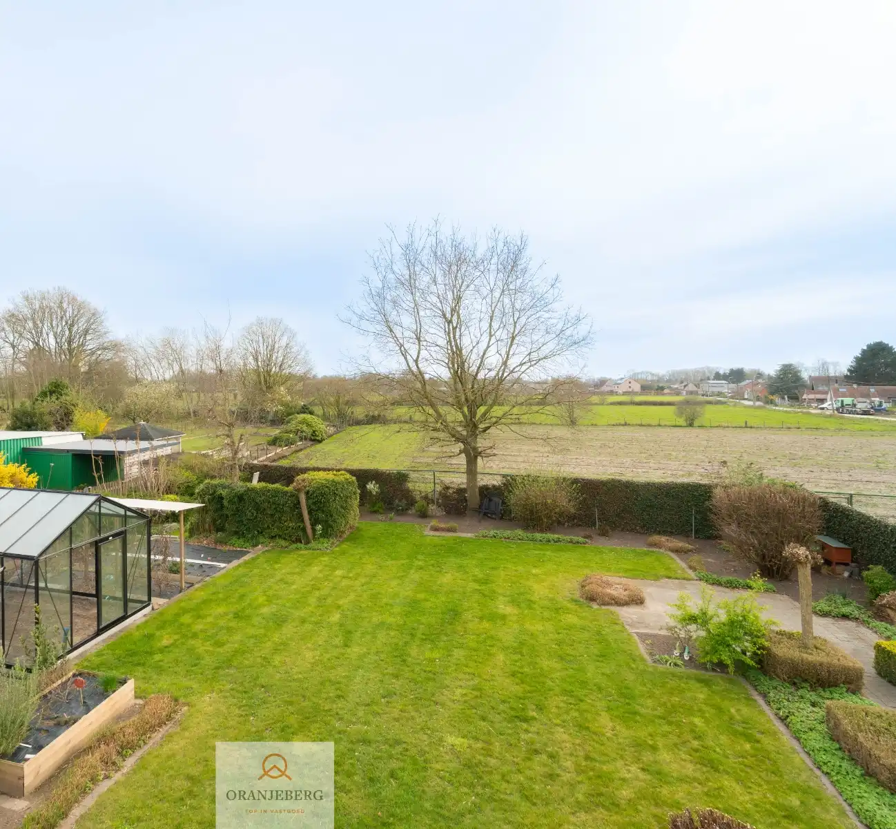 Magazijn met kantoor en woonst foto 20