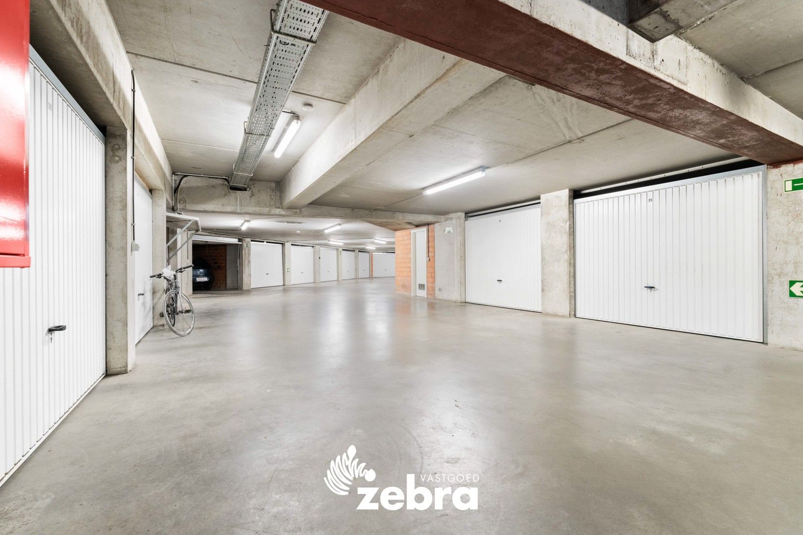 Gelijkvloers 1-slaapkamer appartement met garage te Roeselare! foto 21
