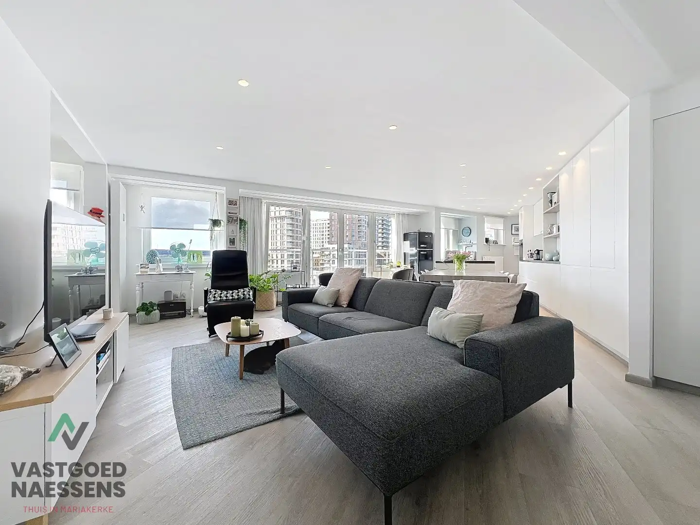 SCHITTEREND VERNIEUWD 2 SLPK APP VLAKBIJ ZEEDIJK foto 2