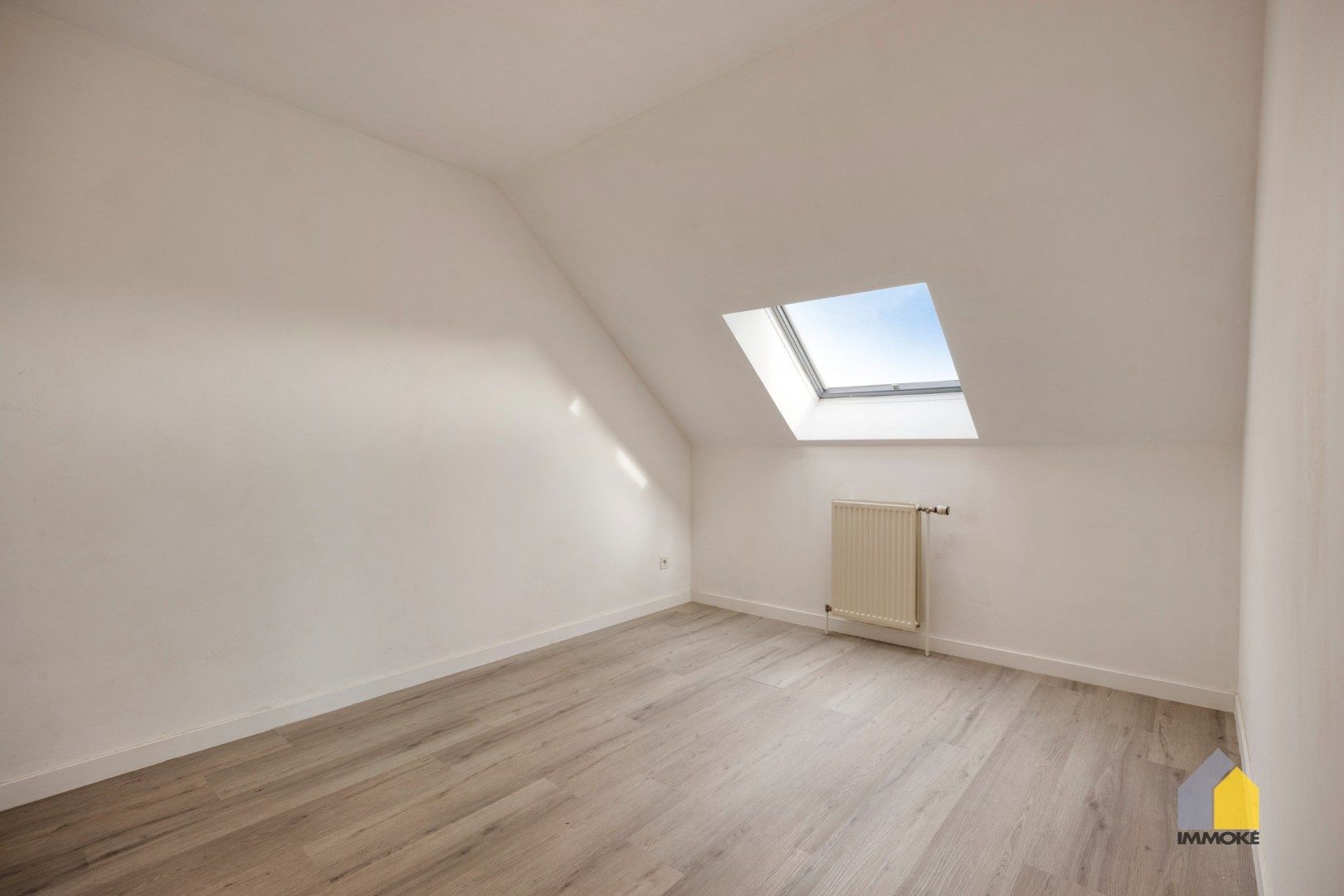 Modern appartement met 2 slpks en parking. foto 20