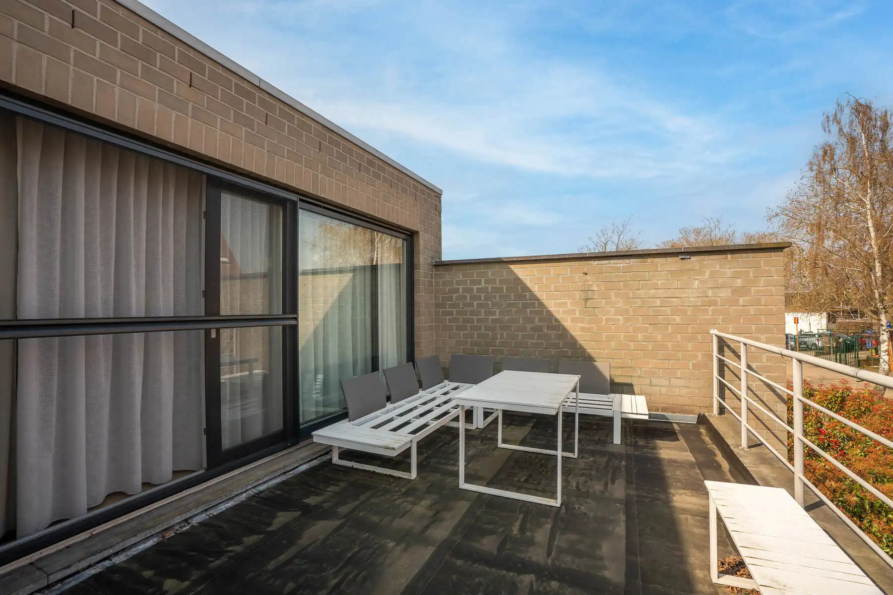 Ruim, energiezuinig appartement met terras, tuin en garage foto 24