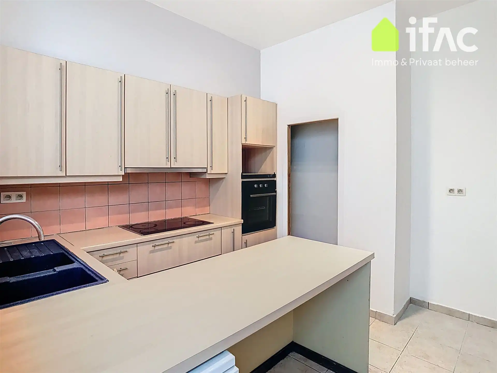 Ruim gelijkvloers appartement met tuin foto 5