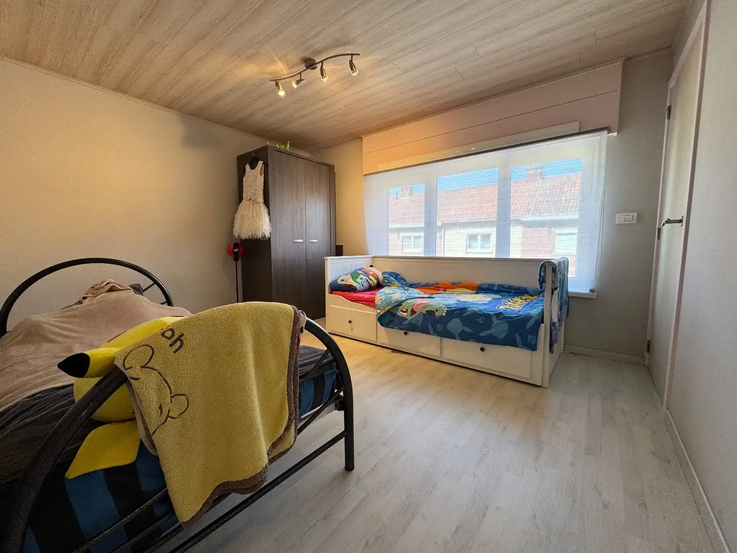 Instapklare woning met drie slaapkamers, tuin met uitweg, zolderkamer te Roeselare foto 19