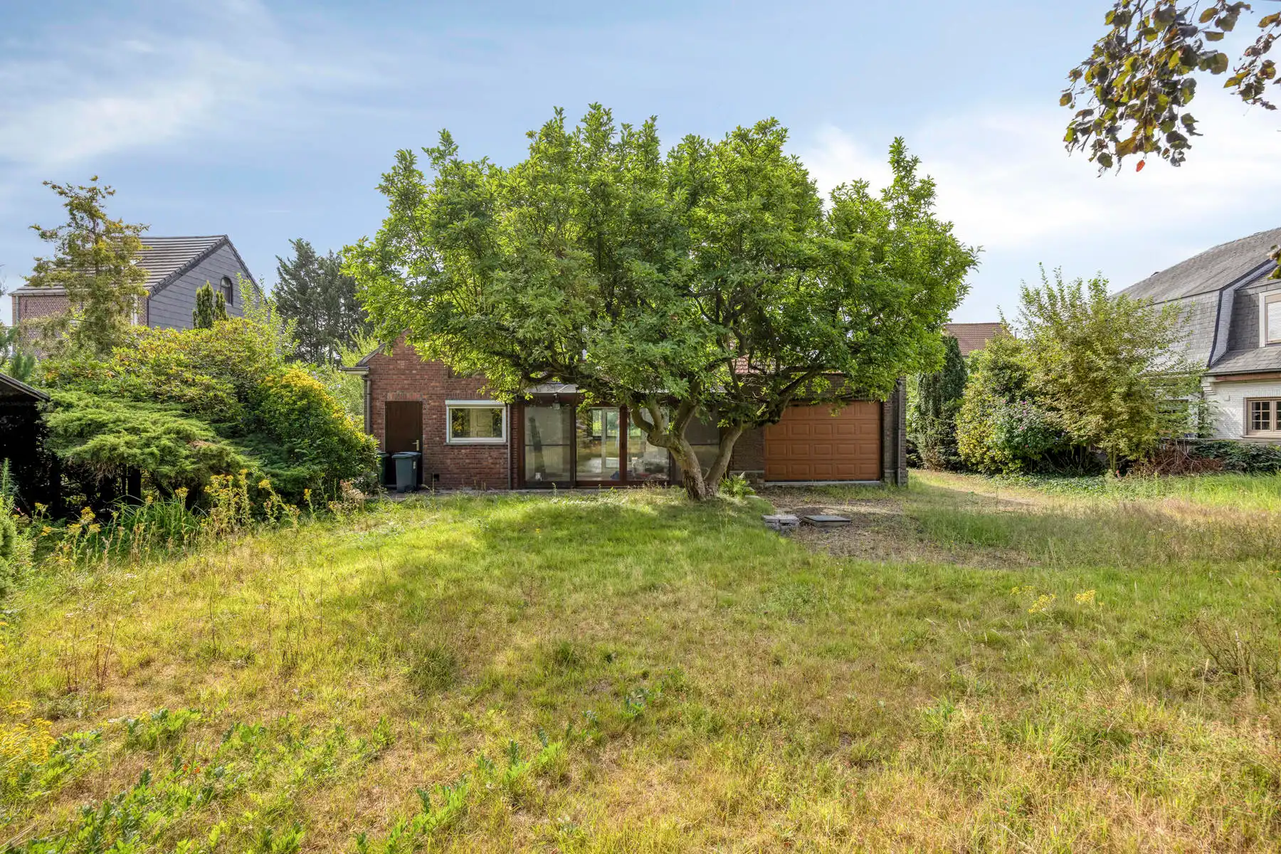 Open bebouwing met aangename tuin op strategische locatie foto 27