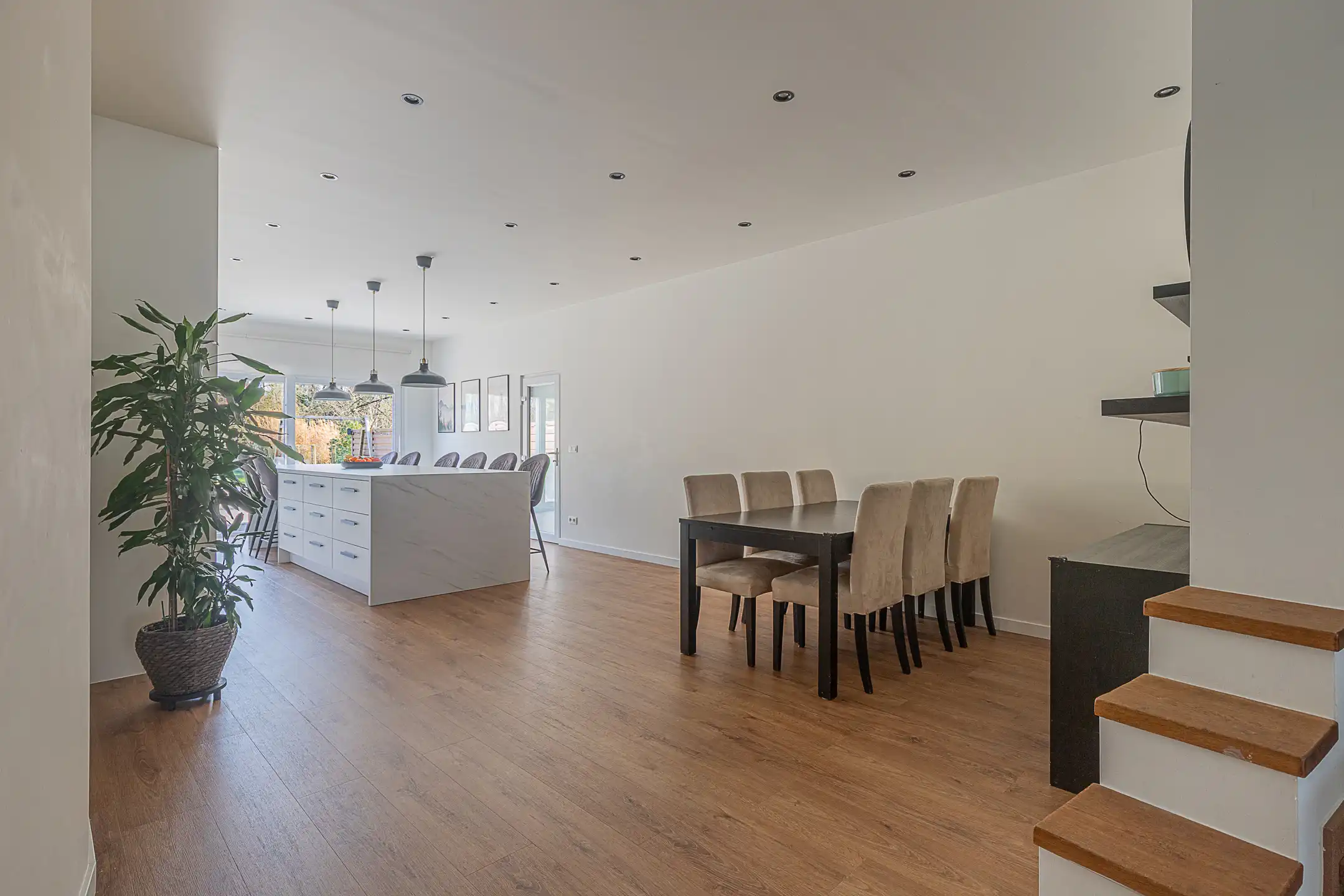 HERZELE- Recent gerenoveerde woning op centrale locatie  foto 8